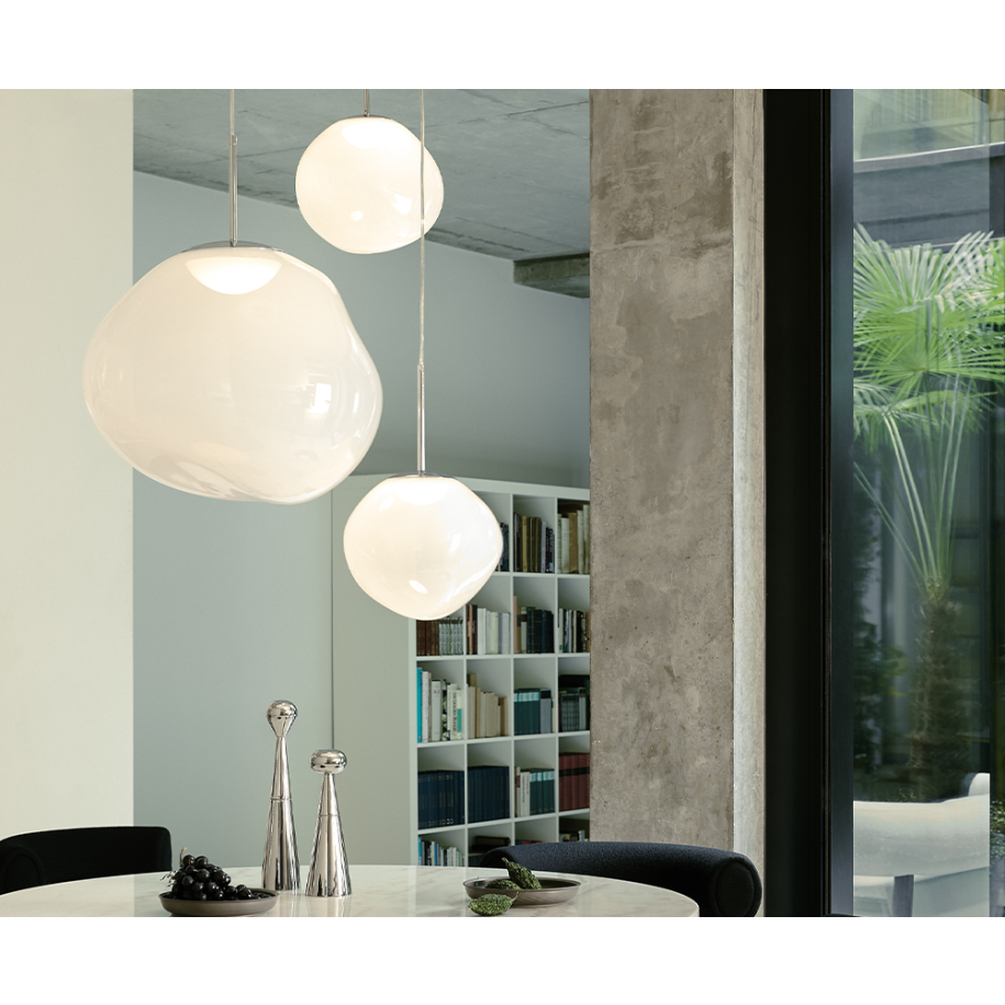 Závesná lampa MELT s opalizujúcim zlatým povrchom