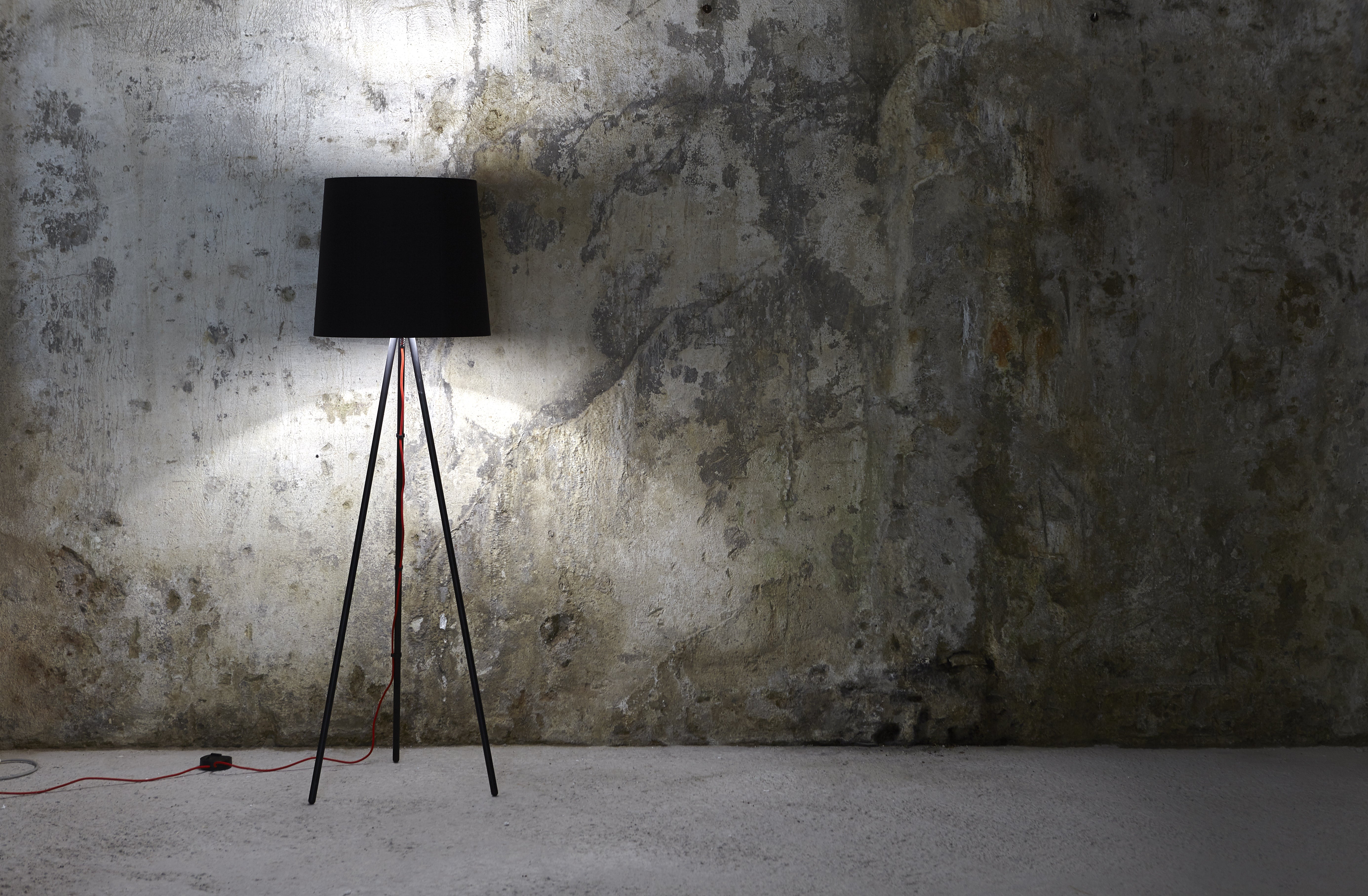 Lampa podłogowa EVA czarny klosz z czarną podstawą