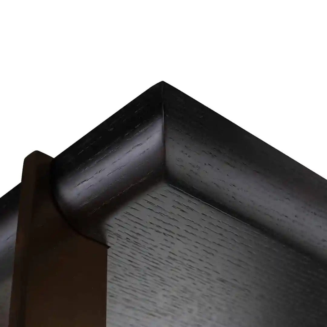 Čierny regál RIGLEY s mosadzným povrchom