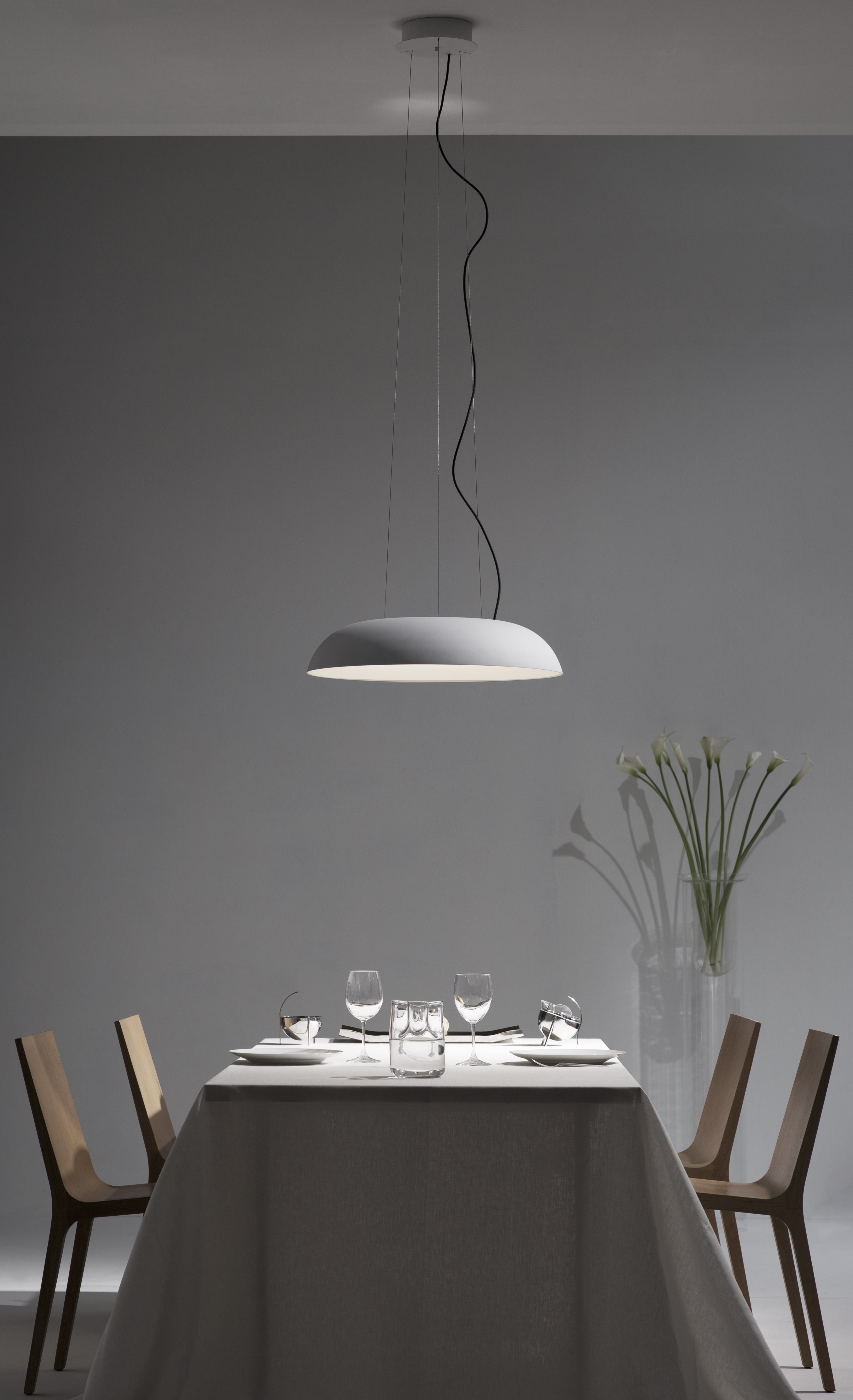 Lampa visiacá MAGGIOLONE s embosovaným bielym povrchom