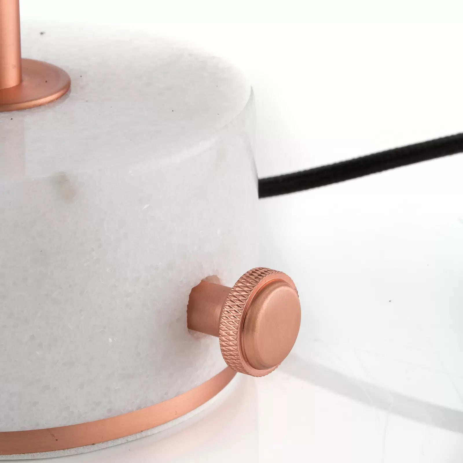 Stolná lampa CHANPEN DIAMANT čierna s medeným podstavcom