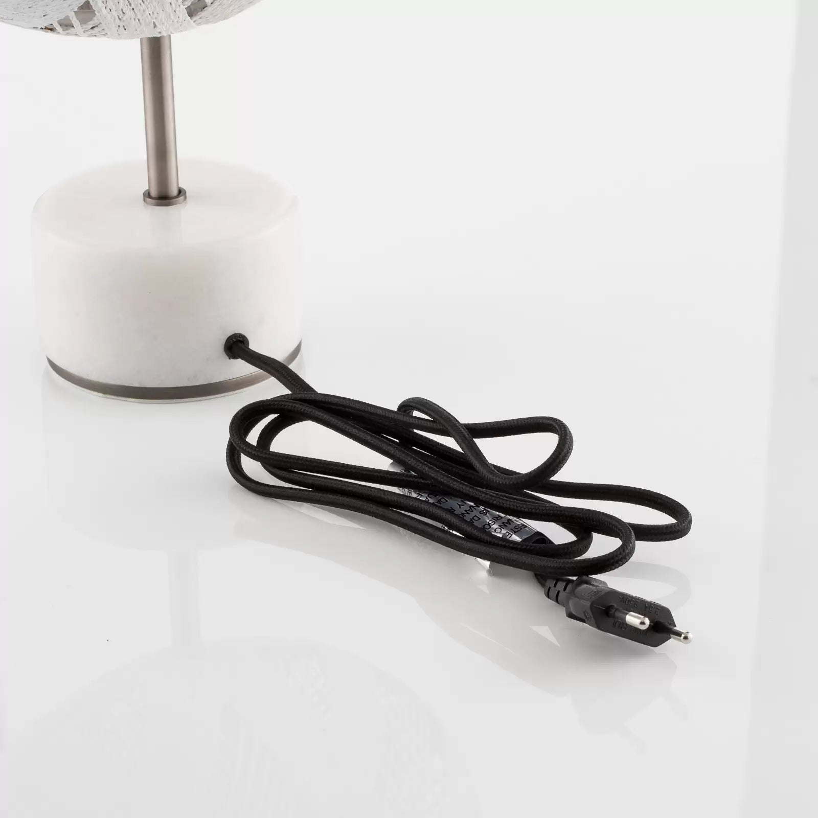 Chanpen Diamant White table lamp with a silver base