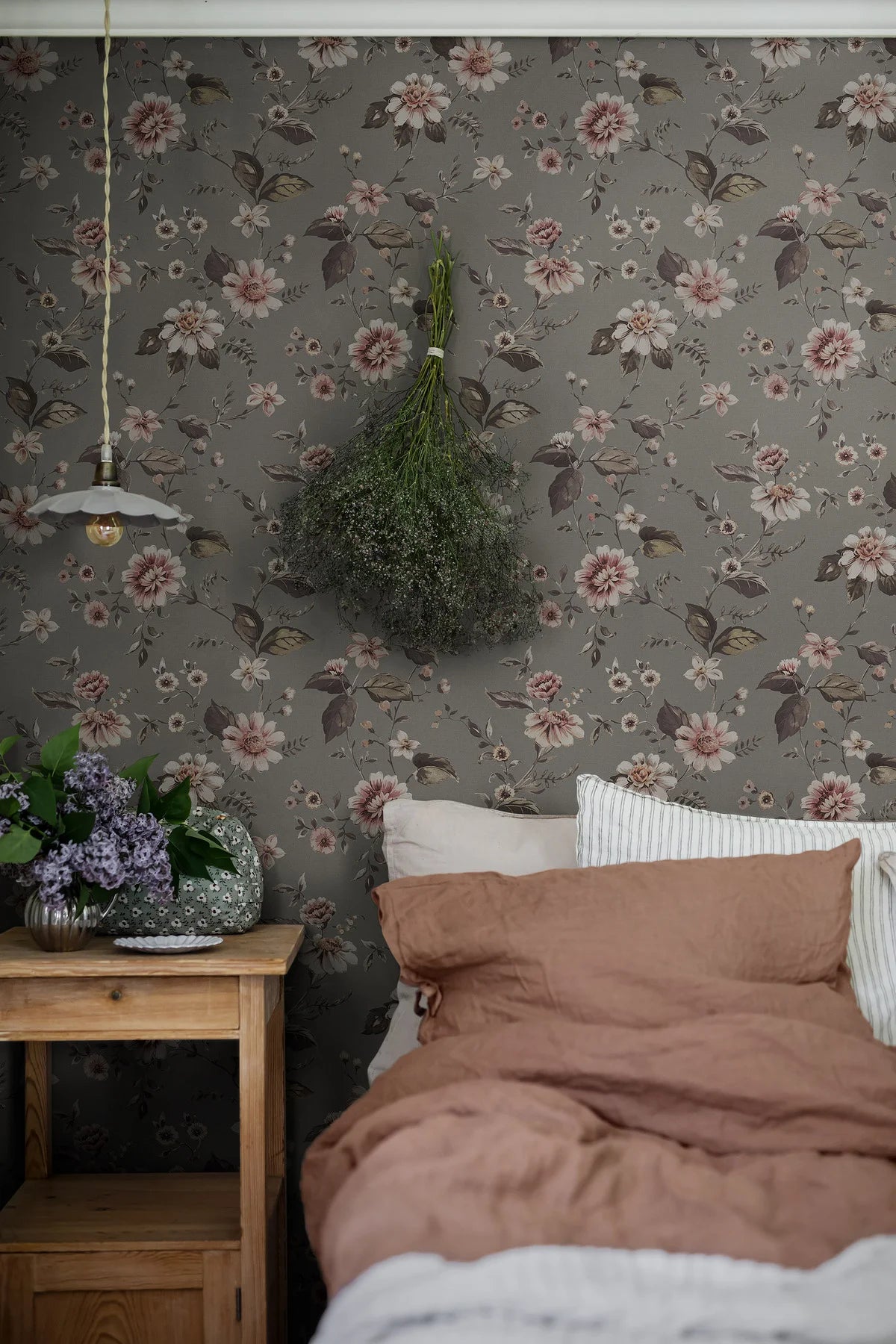 Structural mural with a floral pattern of MARION’S flowers in gray with pink