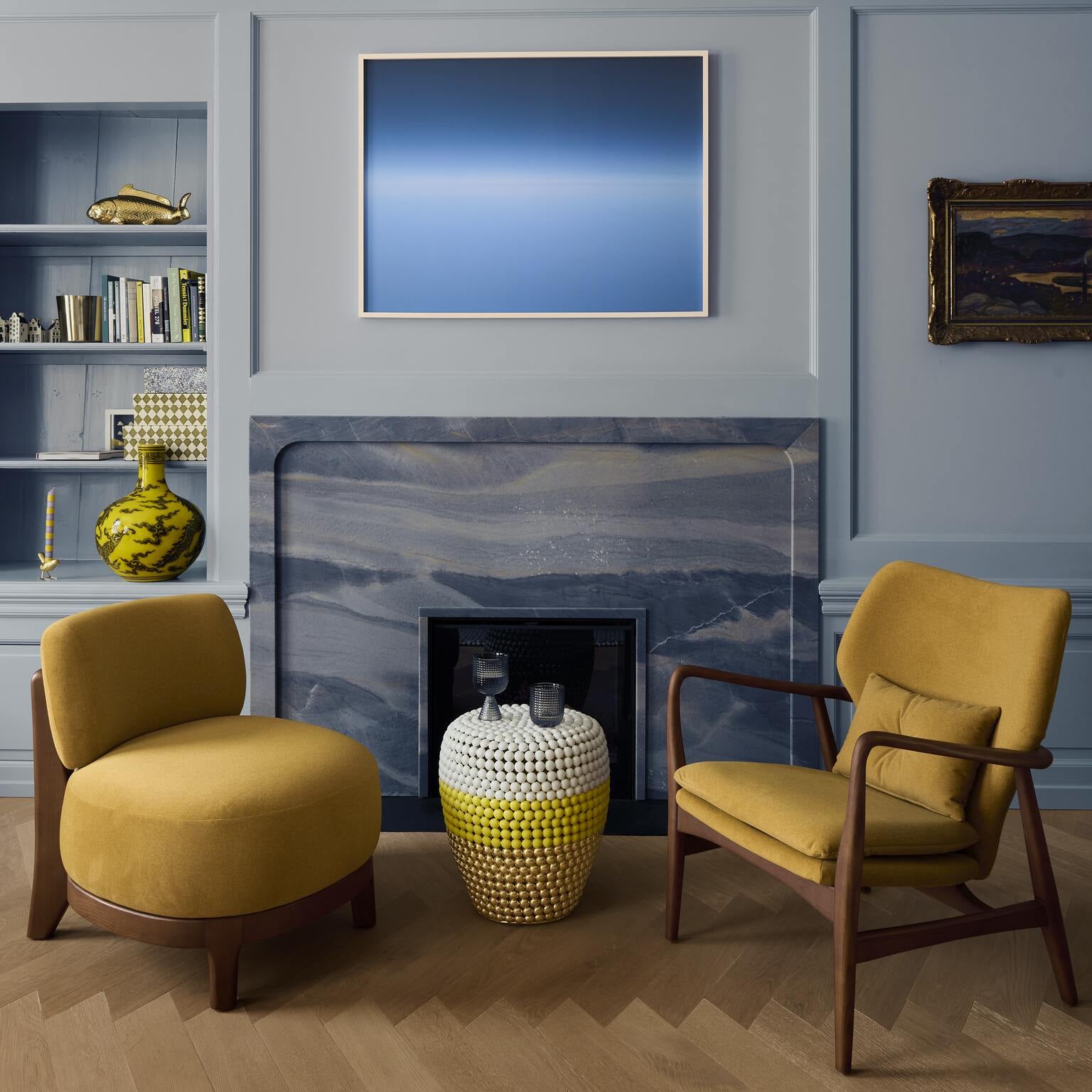 Biely stôl DOT so žltou a zlatou