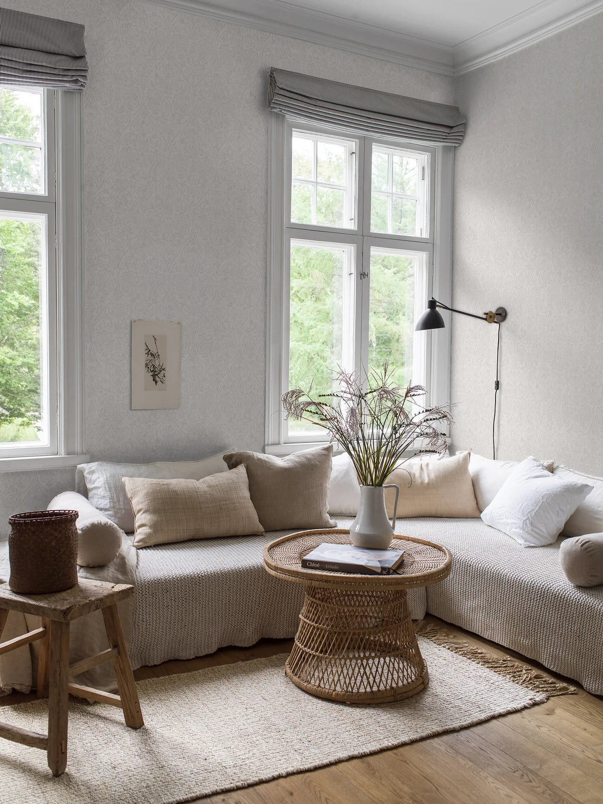 Tapeta z flizelínu papierová s medaliónmi HIDDEN MEDALLION šedobéžová