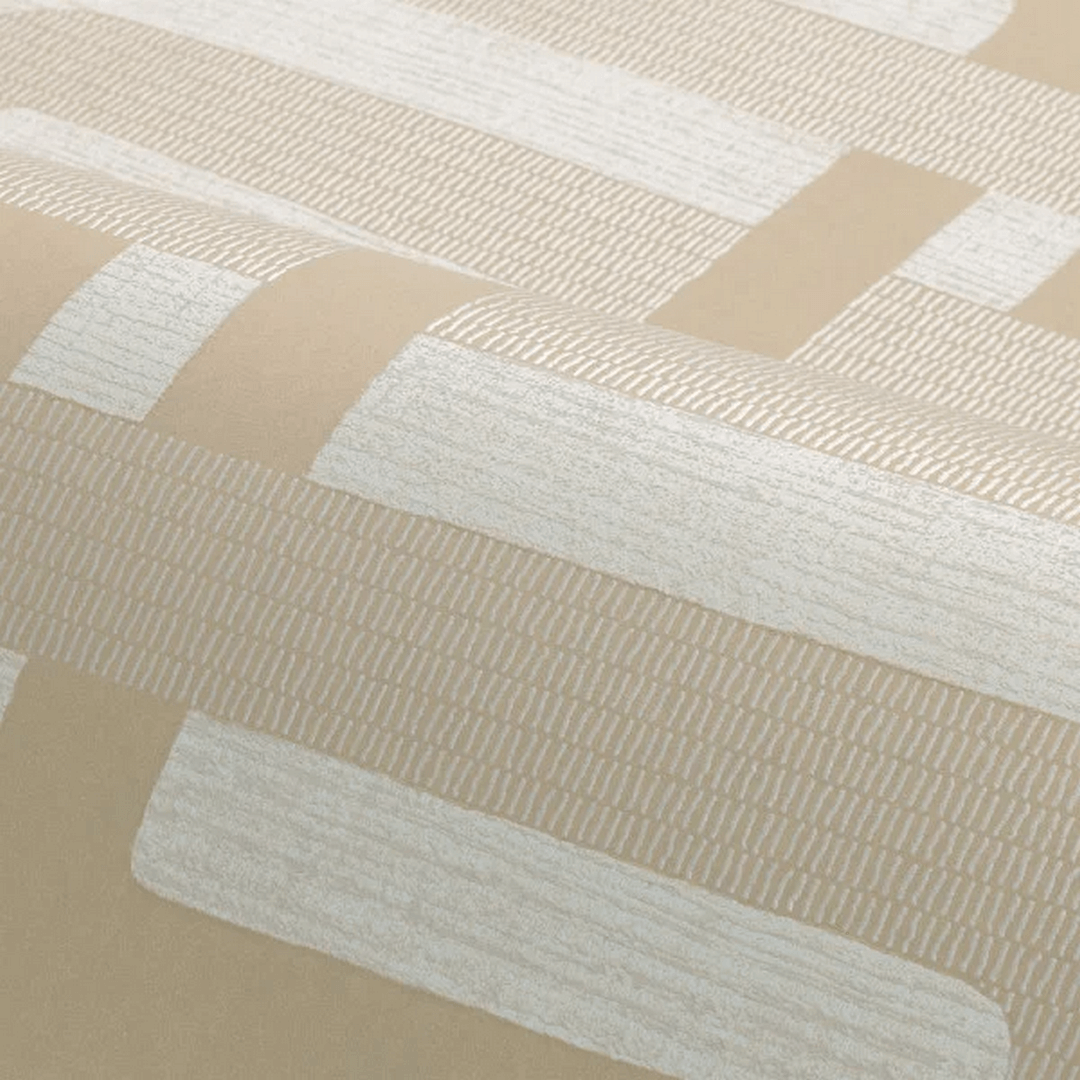 Tapeta so štruktúrou a geometrickým vzorom MATJARA - SABLE/NACRÉ svetlo béžová