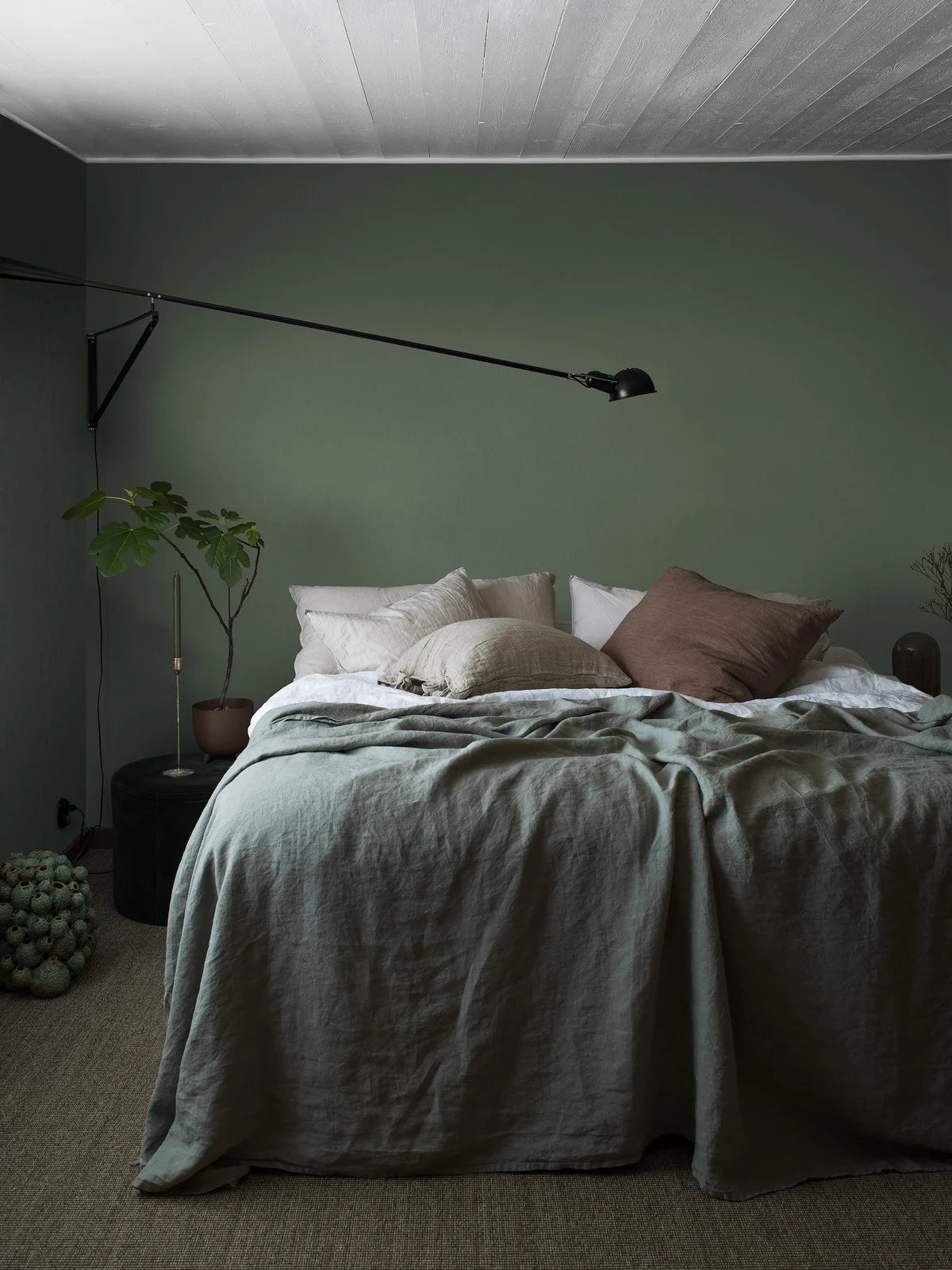 Structural wallpaper imitating linen LINEN - FOREST dark green