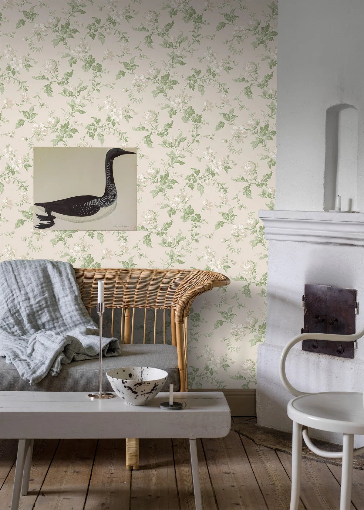 Papierová flizelínová tapeta s rastlinným vzorom BLOMSLINGA ružová so zelenou