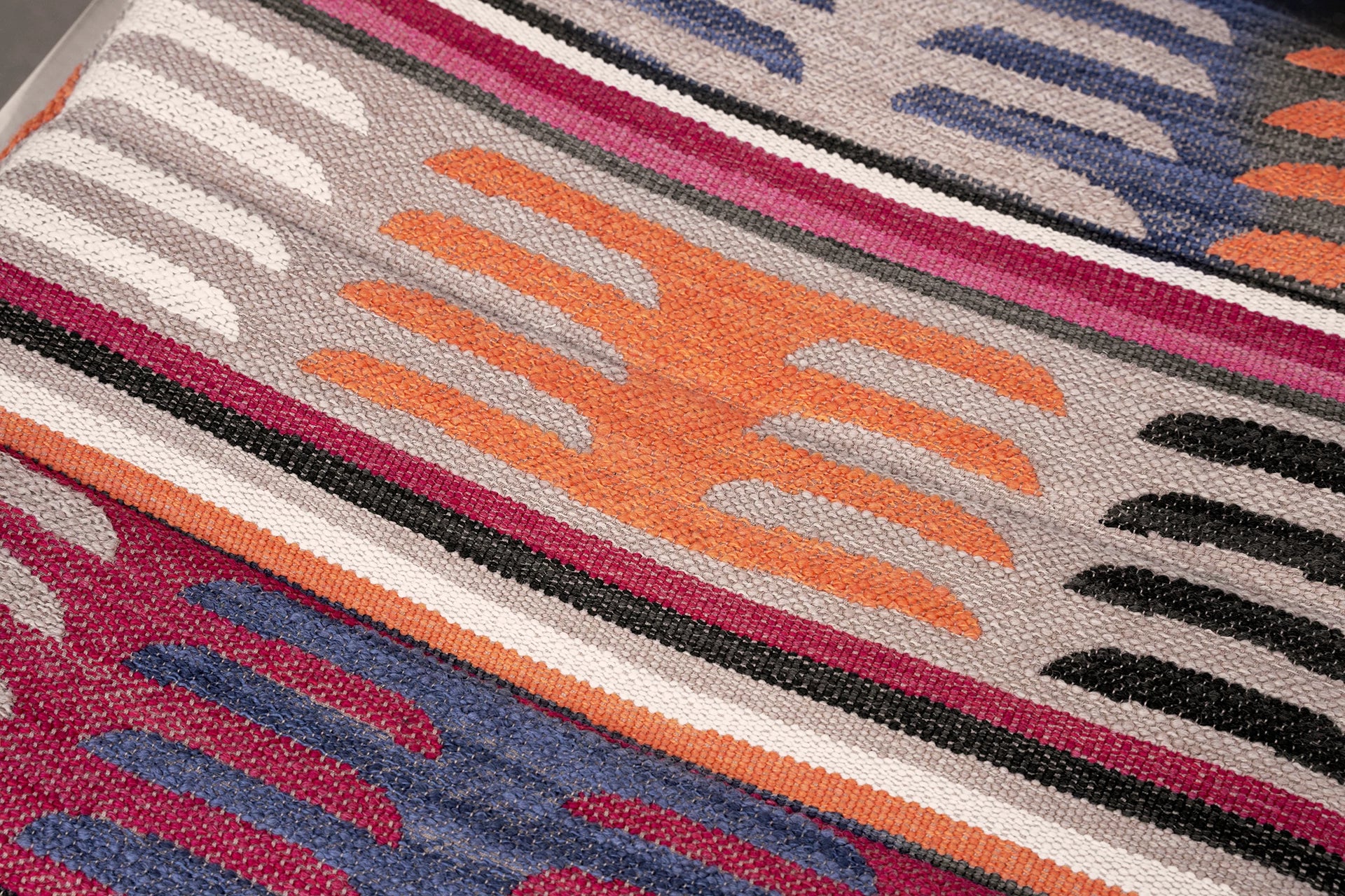 Kancelárske kreslo 452 - TODOS SANTOS v modrej a oranžovej farbe s kovovým podstavcom