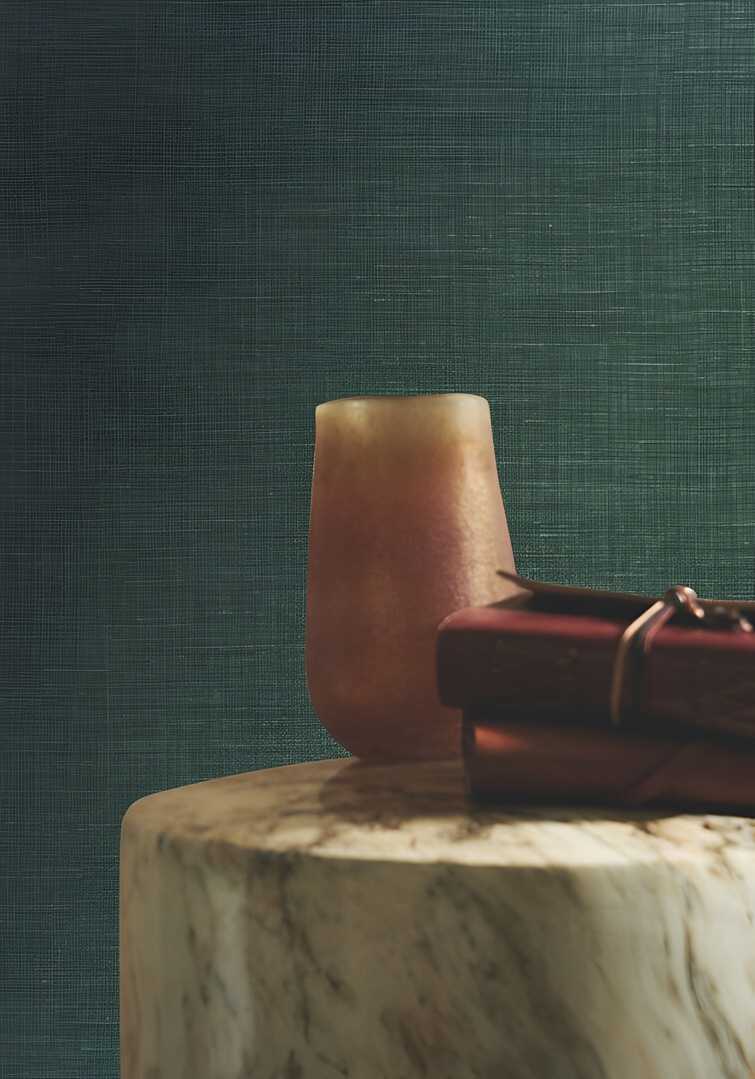 Structural wallpaper imitating linen canvas SHINOK - VERT D'EAU muted green