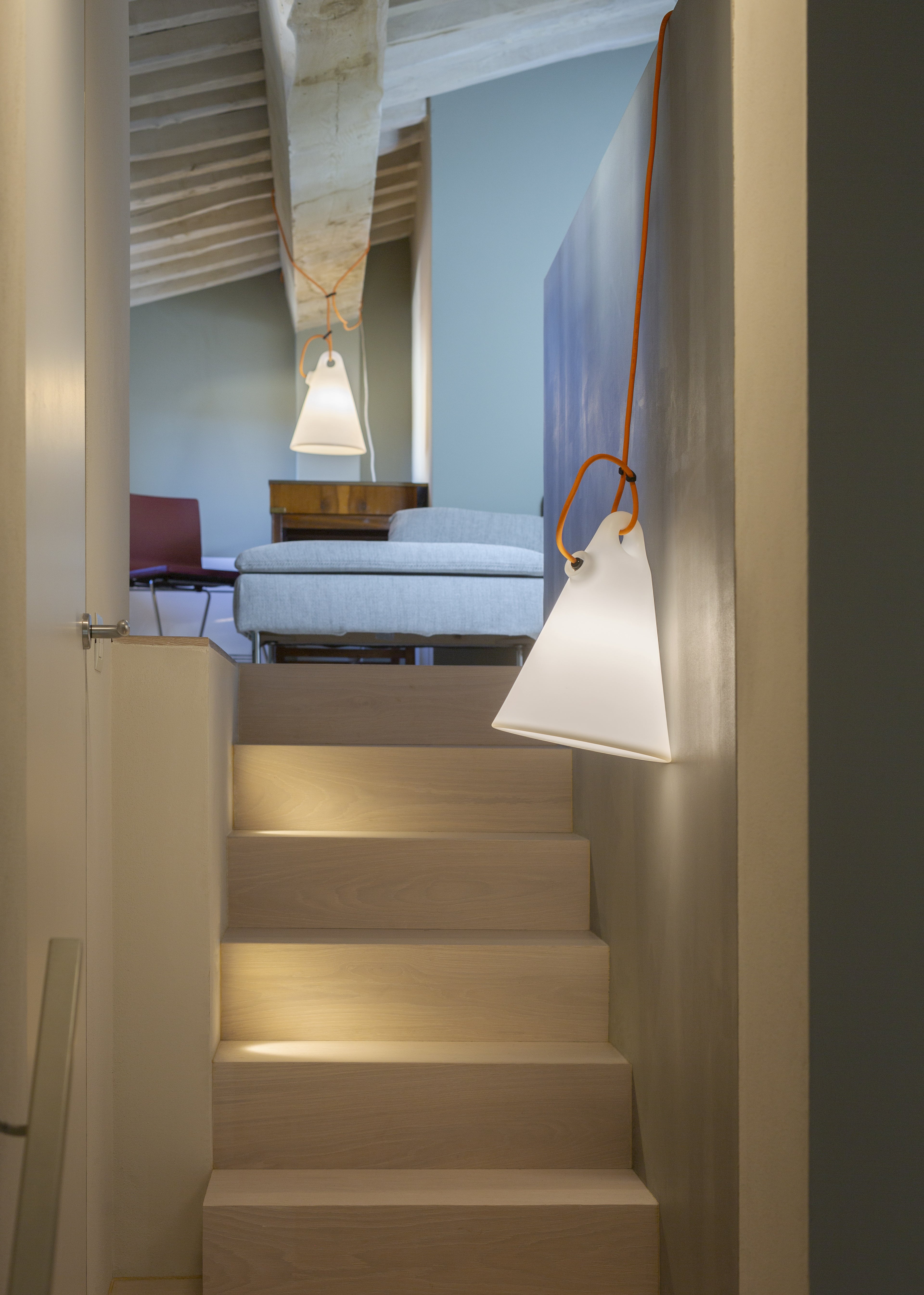 Závesná vonkajšia lampa TRILLY biela