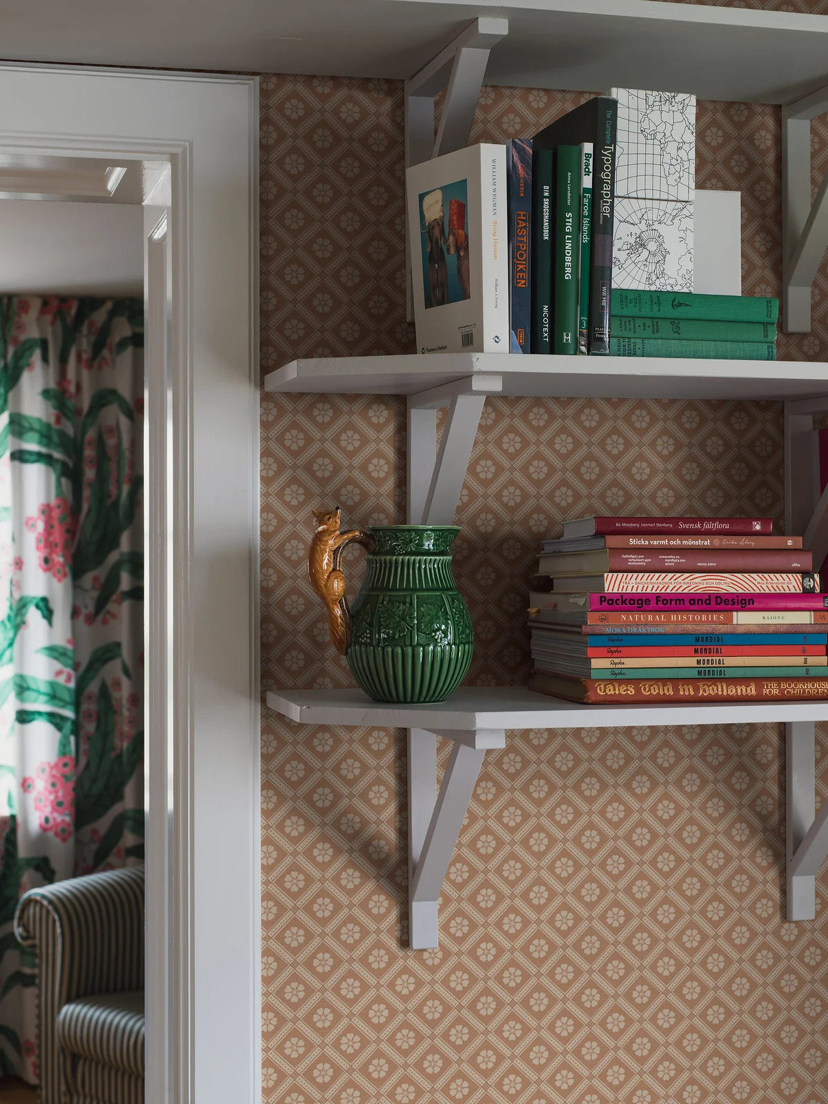 Tapeta s geometrickým vzorom LOVE terakota