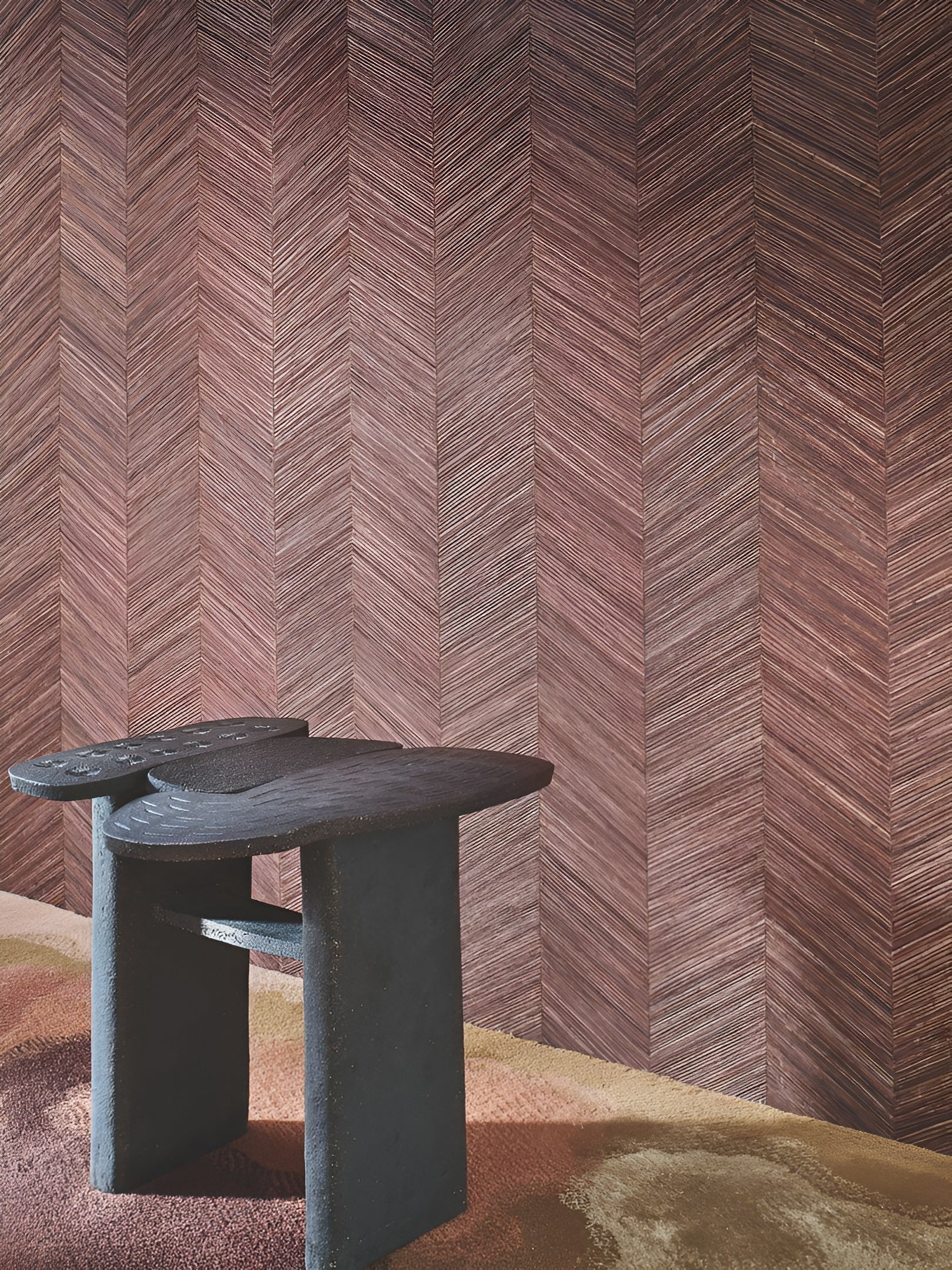 Geometric structural wallpaper mimicking wood with a herringbone pattern OCOTEA - CÈDRE ROUGE brown