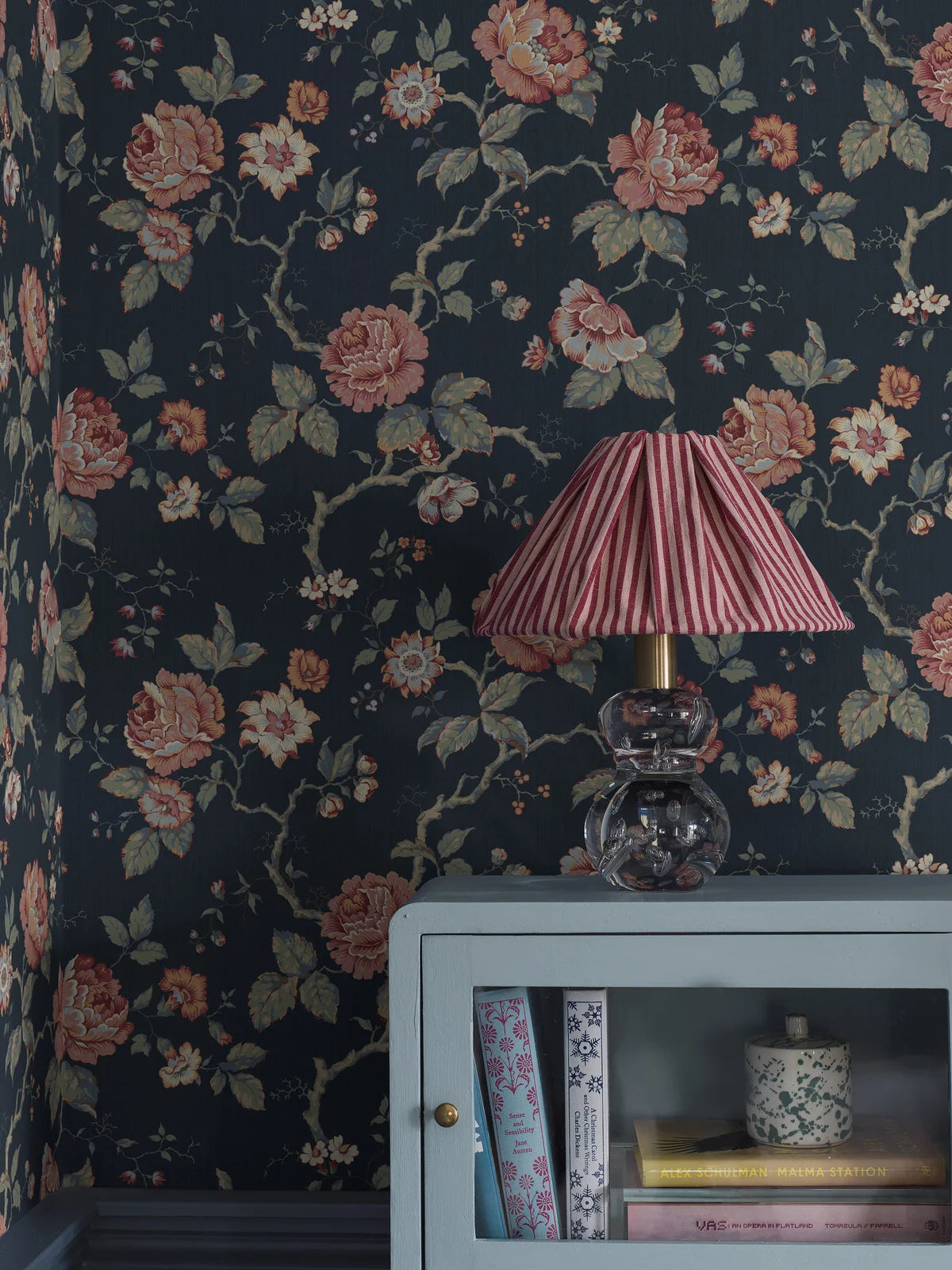 ROSENTRAD navy blue botanical motif wallpaper