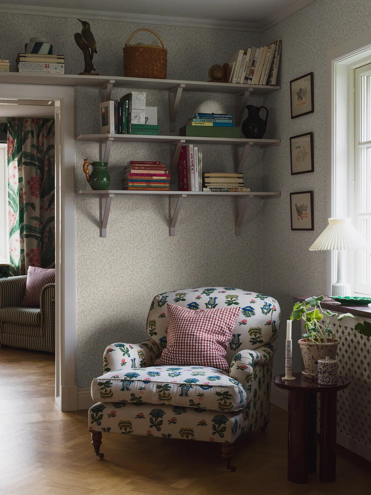 VINTERGRONA Floral Leaf Wallpaper in Warm Beige