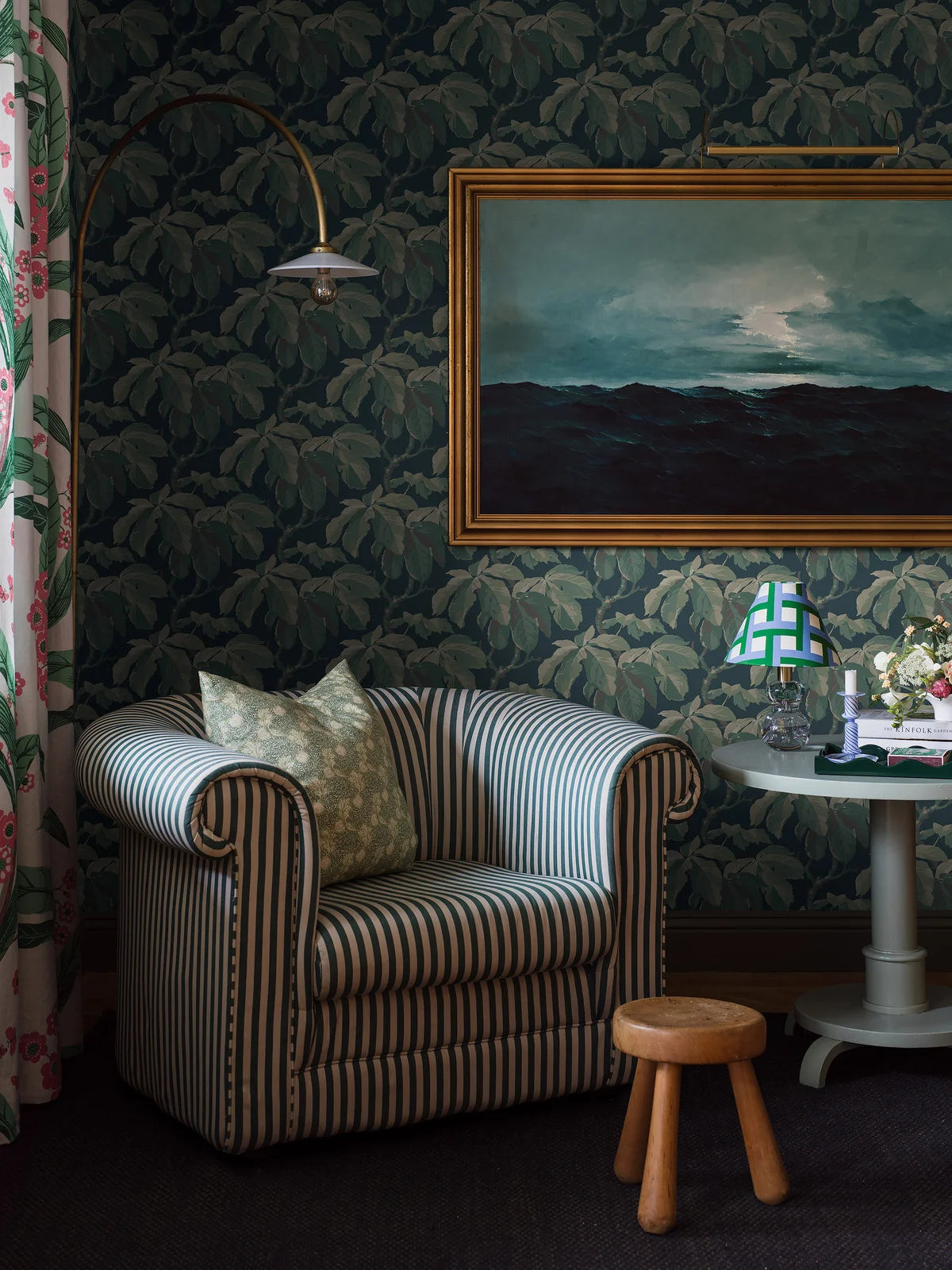 Dark Green Leaf Pattern Wallpaper KASTANJI