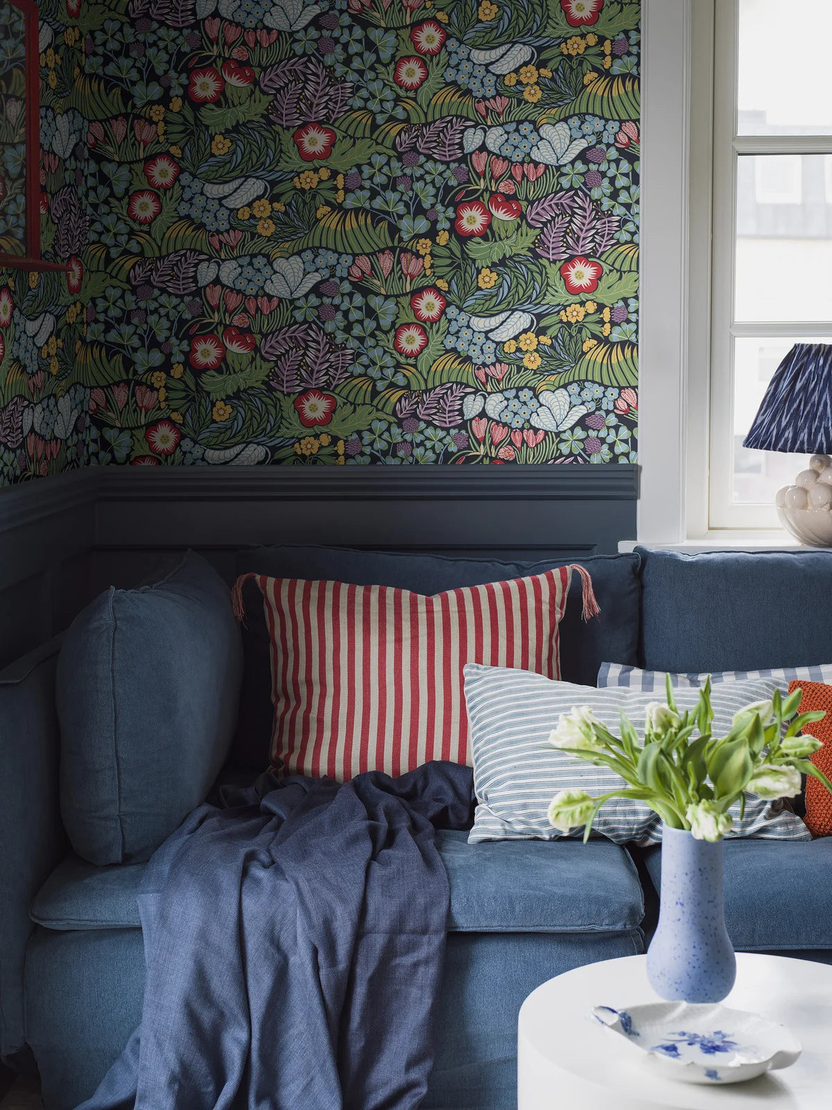 Multicolored Floral Plant Motif Wallpaper RABATT