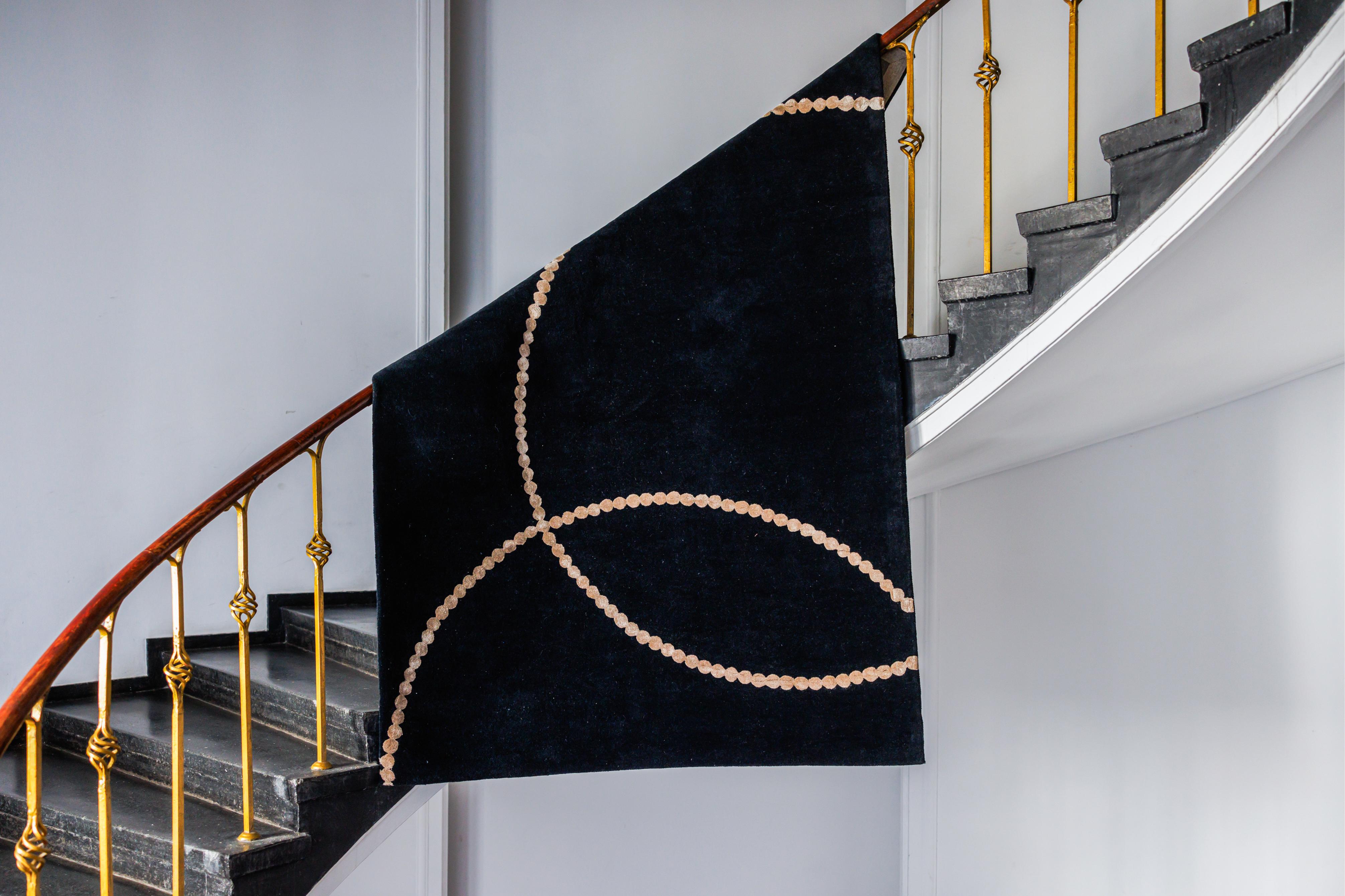 Koberec LUNA čierny s béžovým vzorom