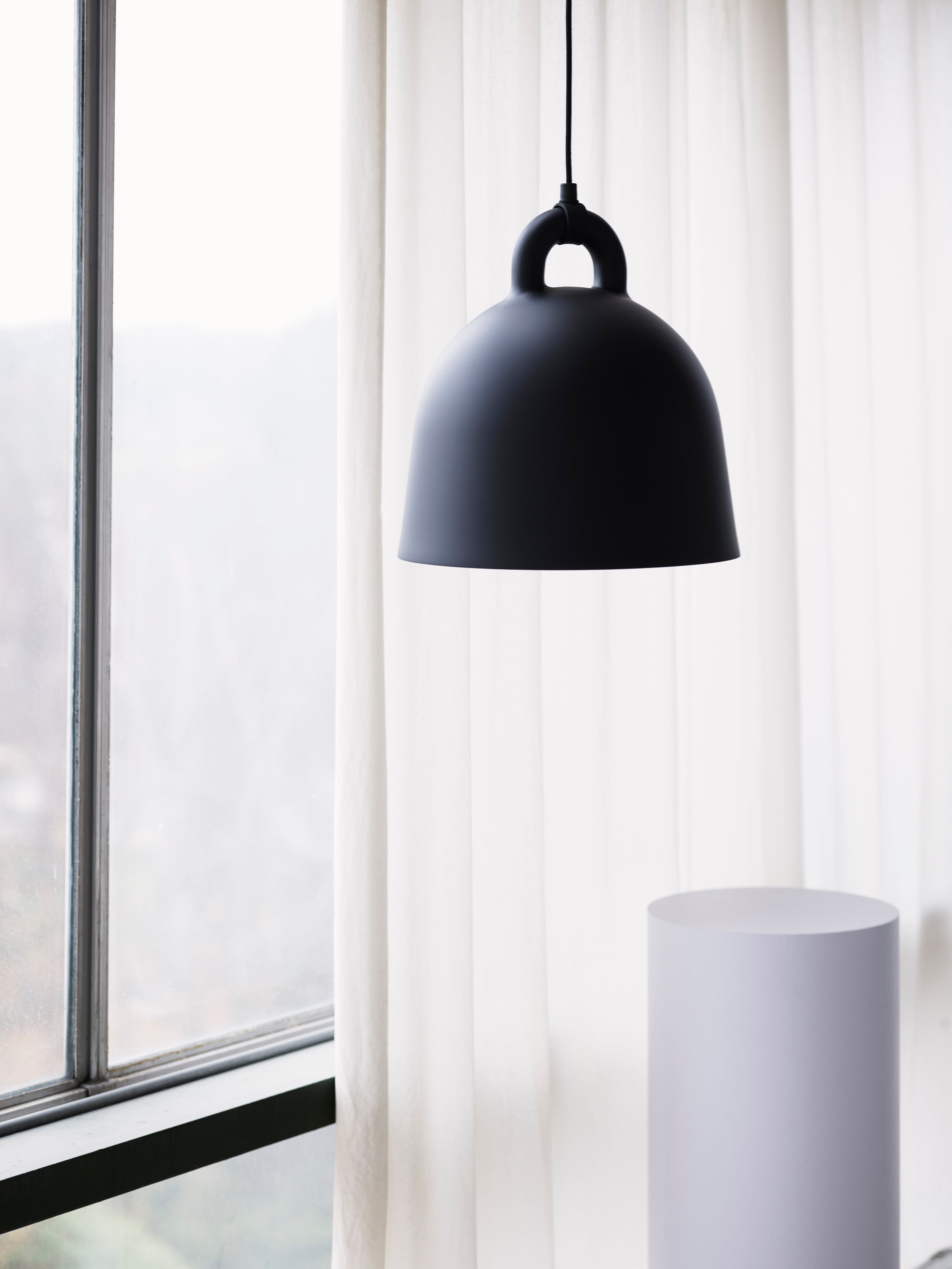 Závesná lampa BELL čierna