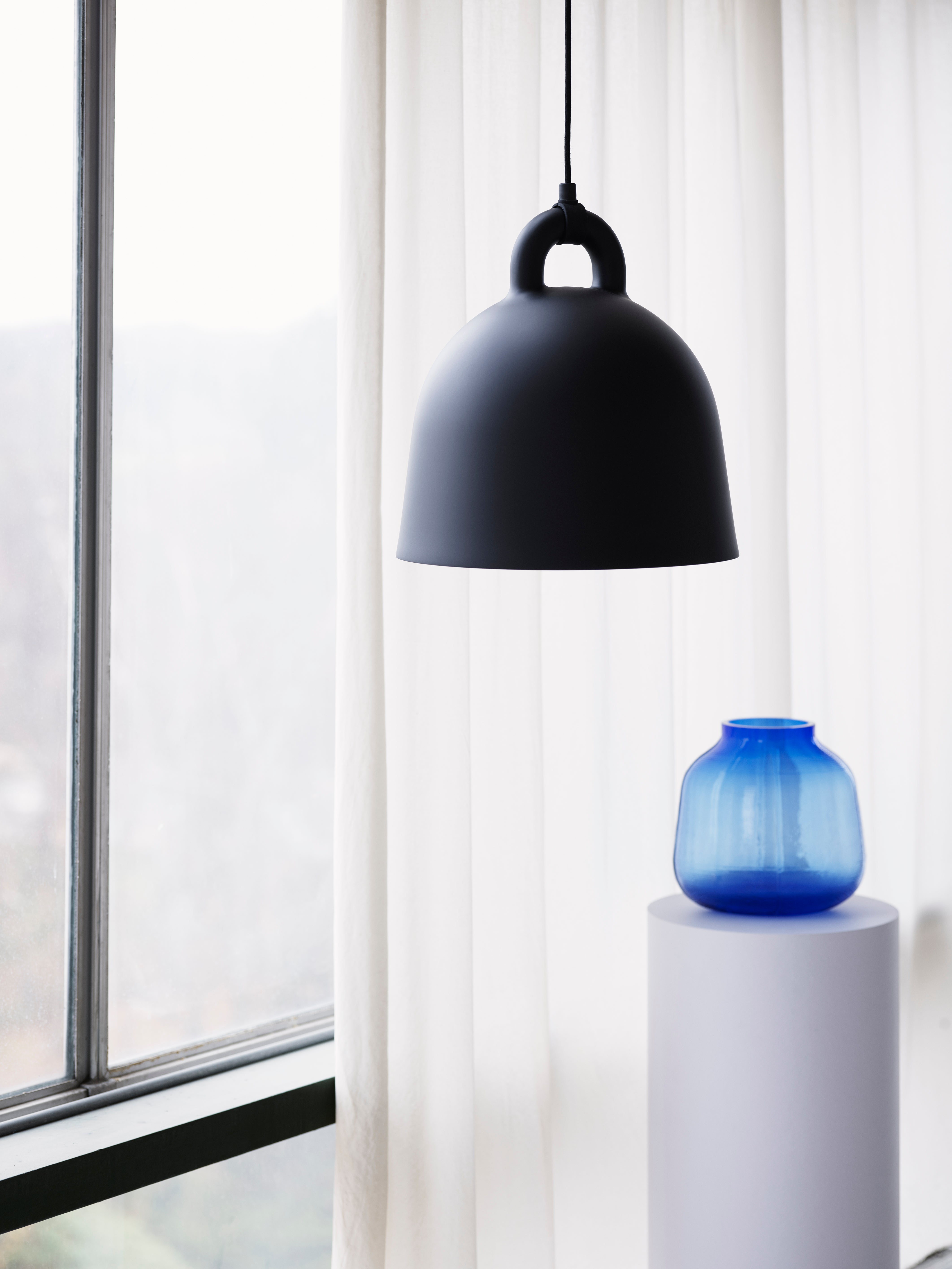 Závesná lampa BELL čierna