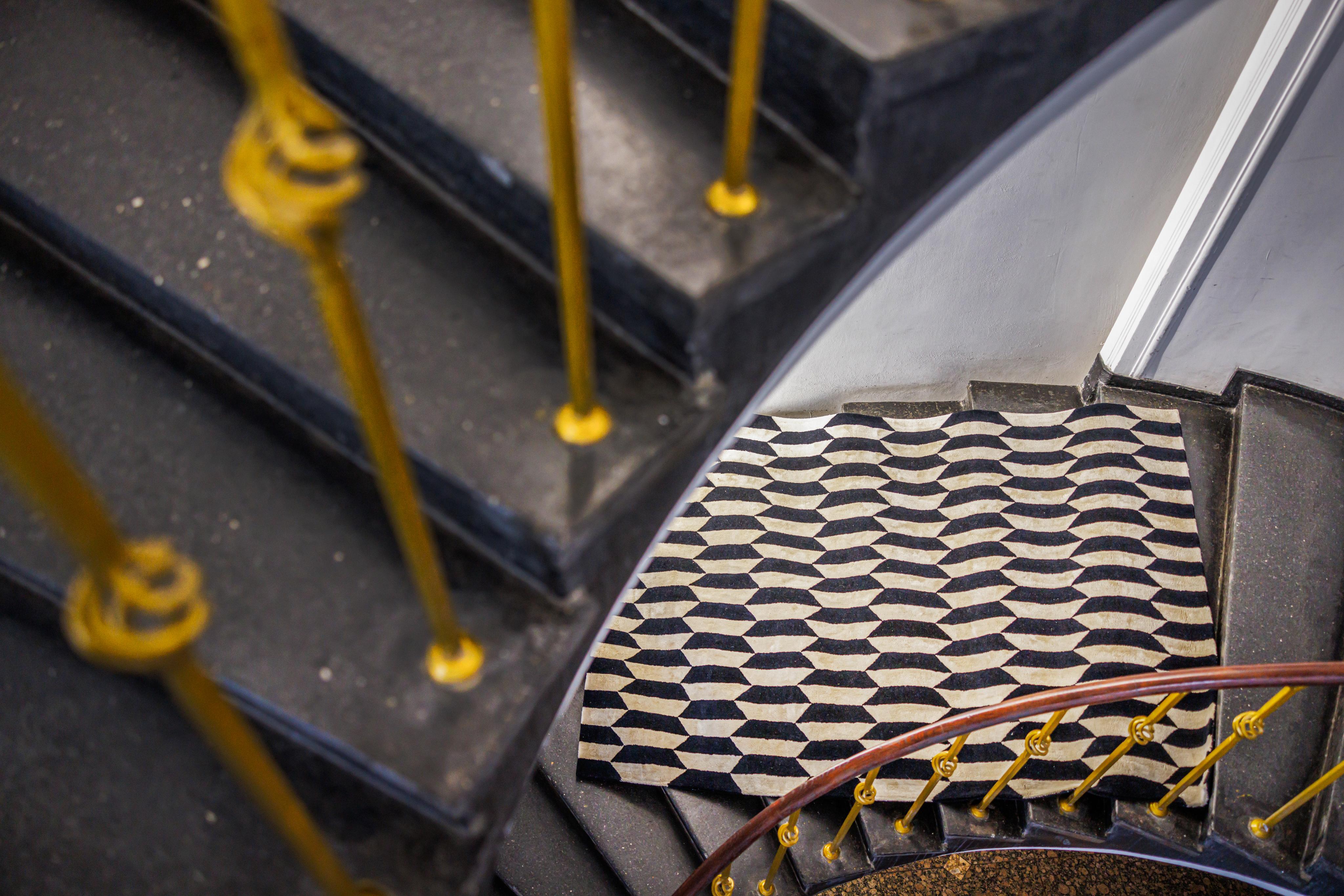 NOBLE cream rug with black