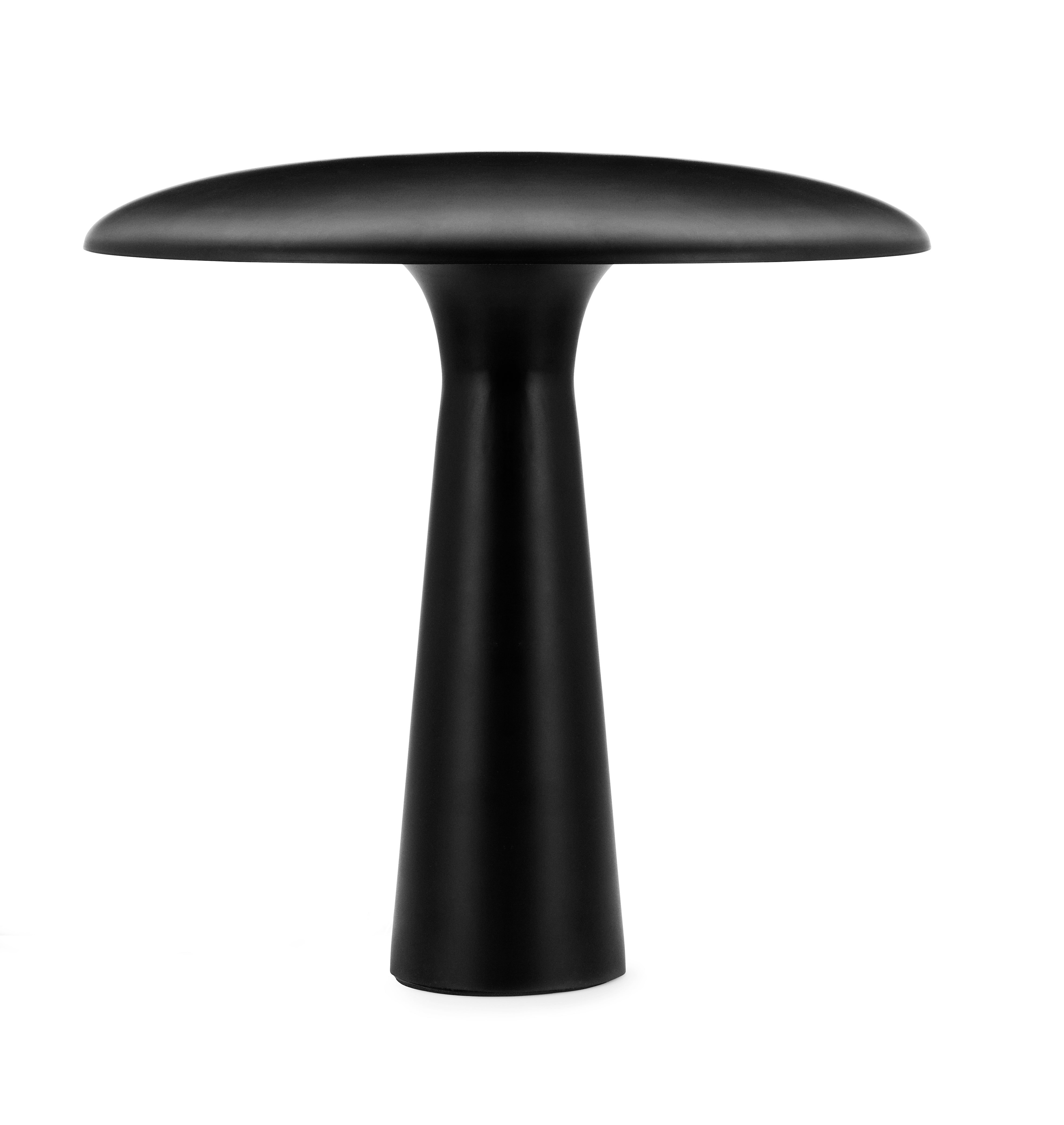 SHELTER black table lamp