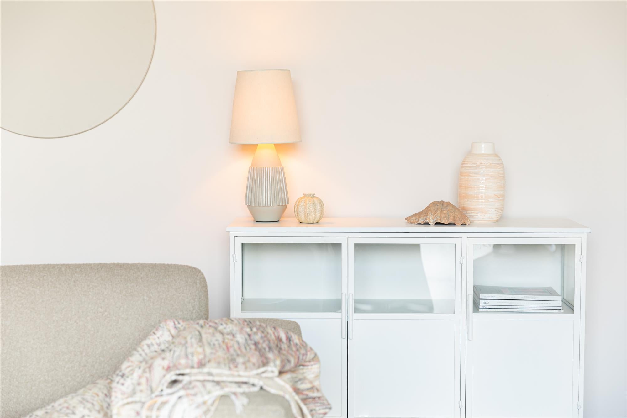 AYSA table lamp sand