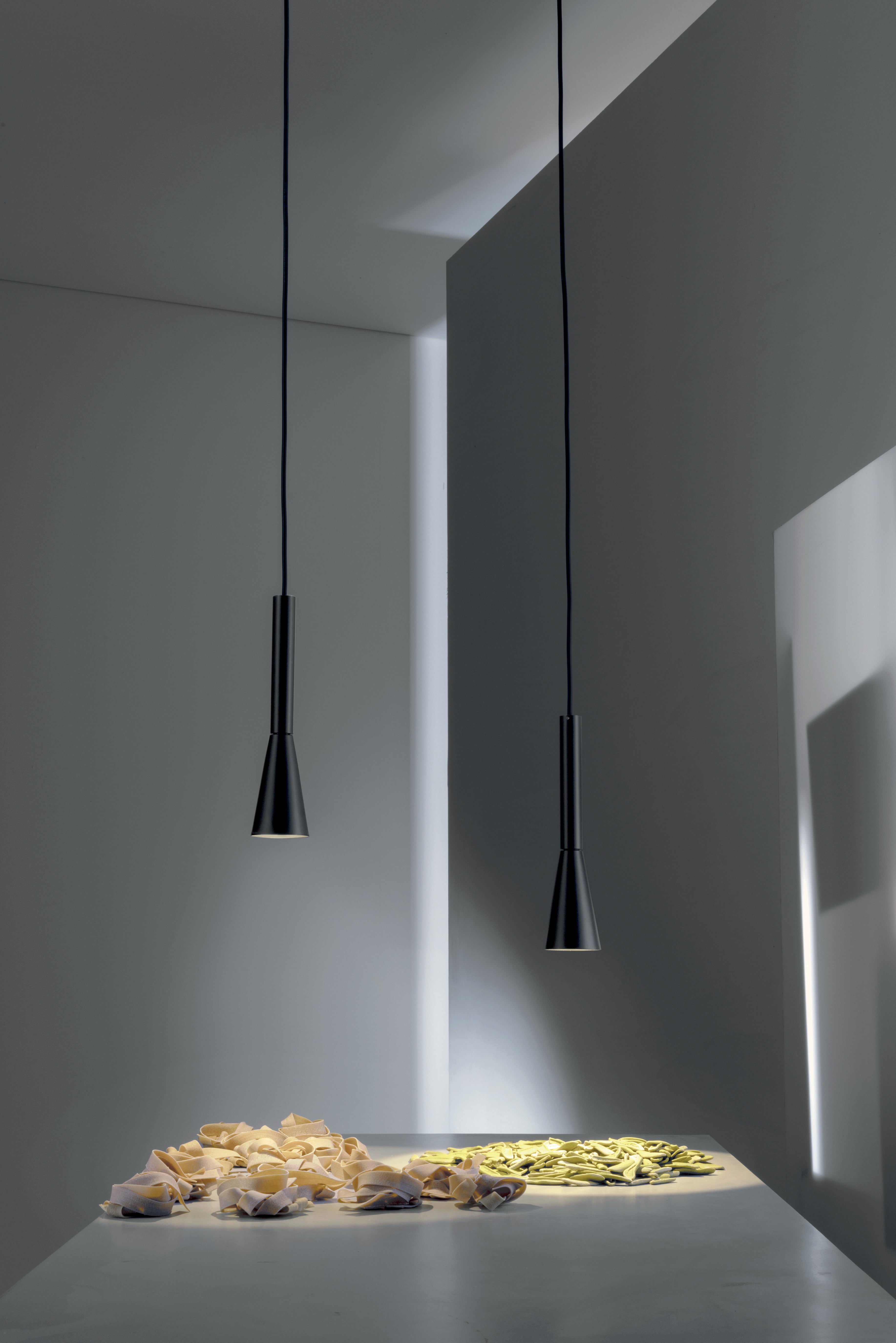 Lampa visiacá COLIBRÌ čierna