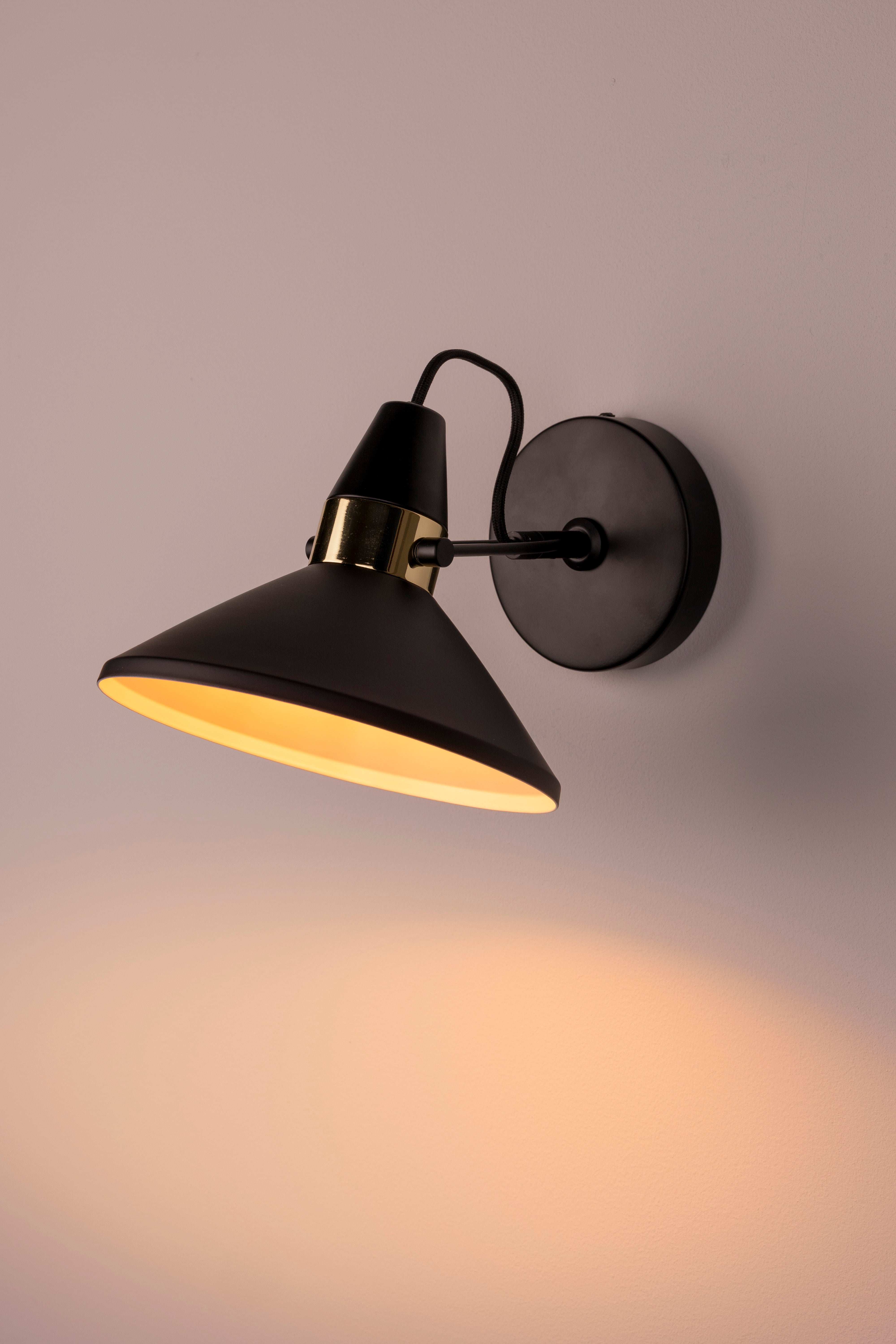 Nastaviteľná nástenná lampa JONA čierna