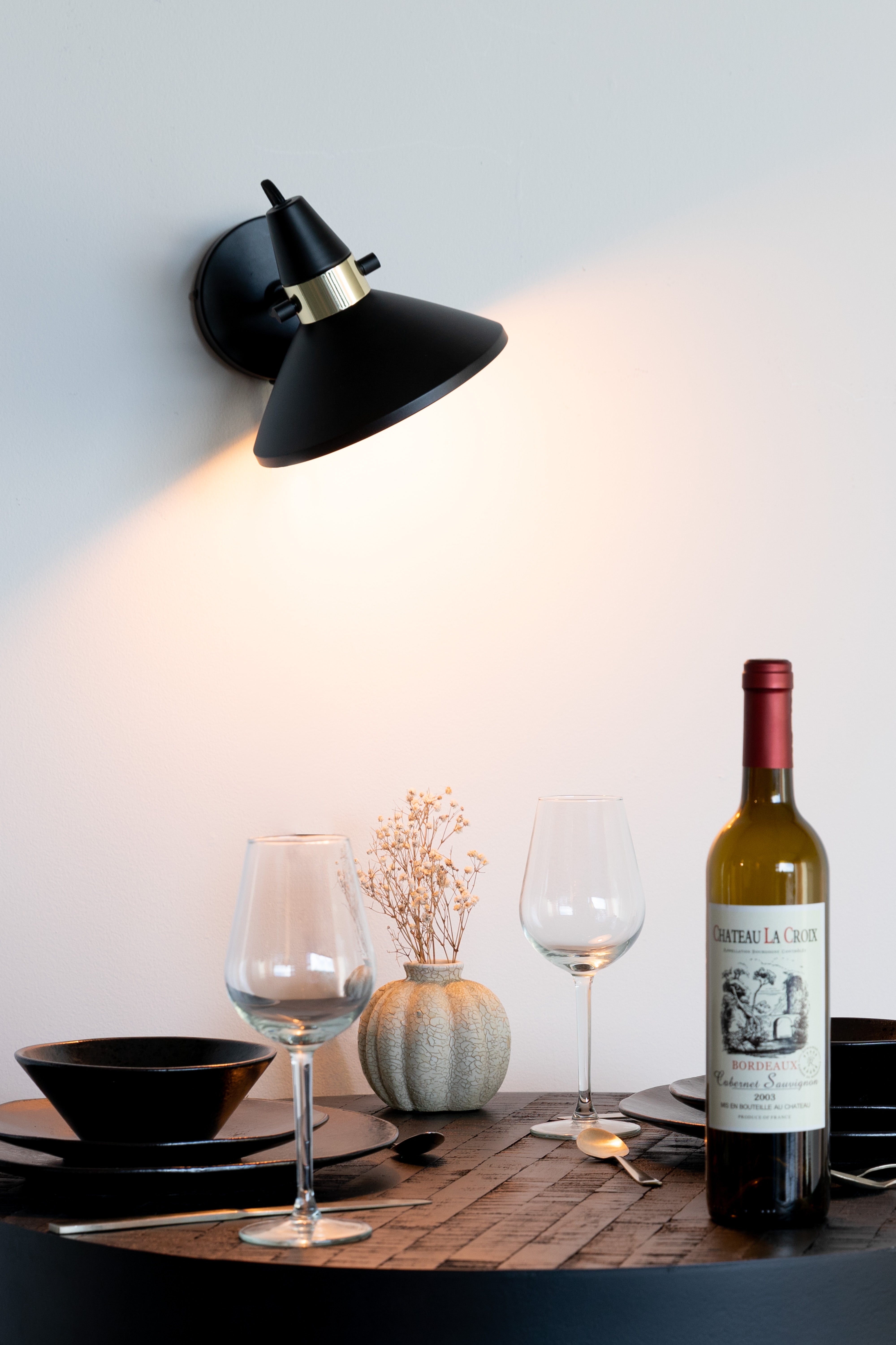 Nastaviteľná nástenná lampa JONA čierna