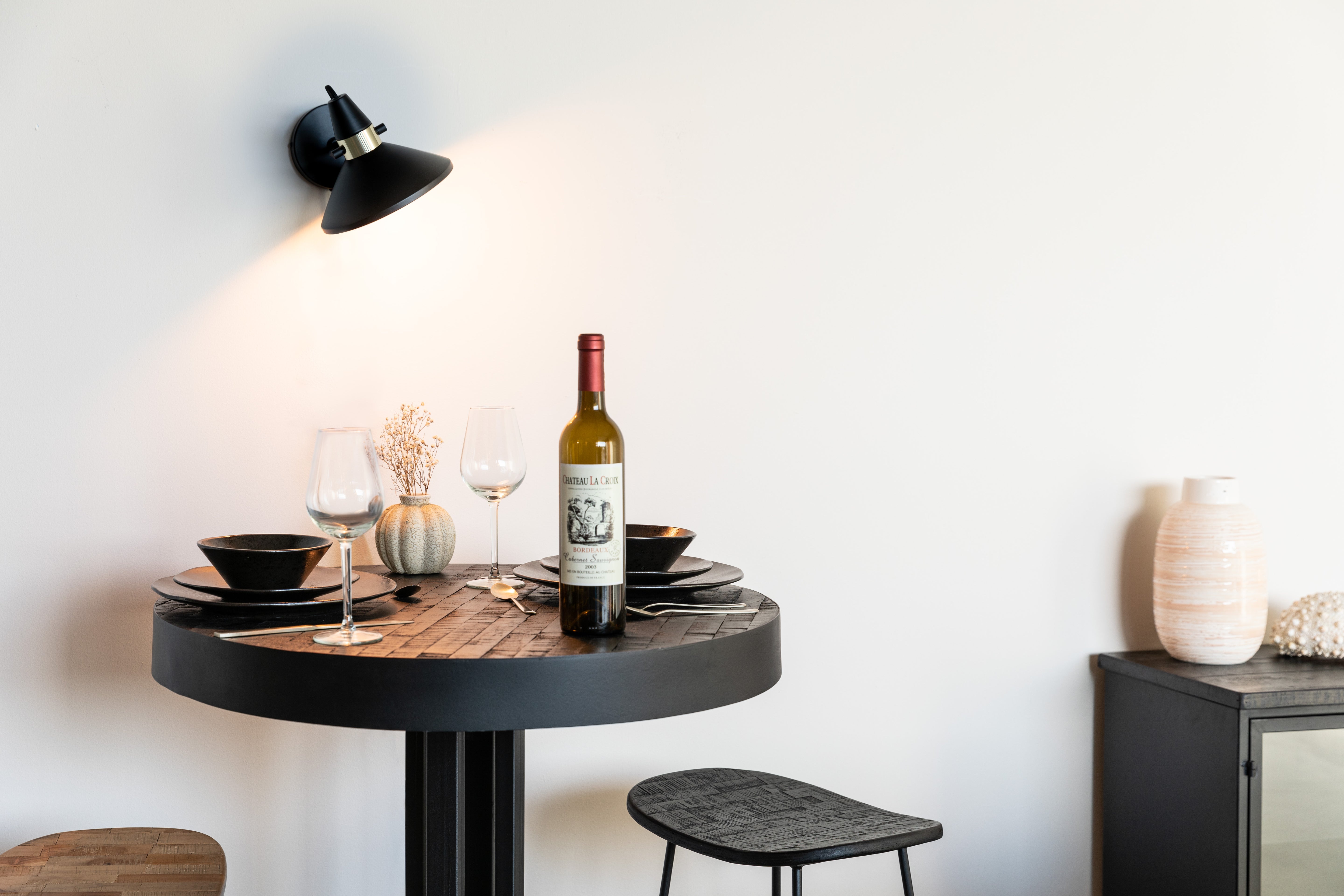 Nastaviteľná nástenná lampa JONA čierna