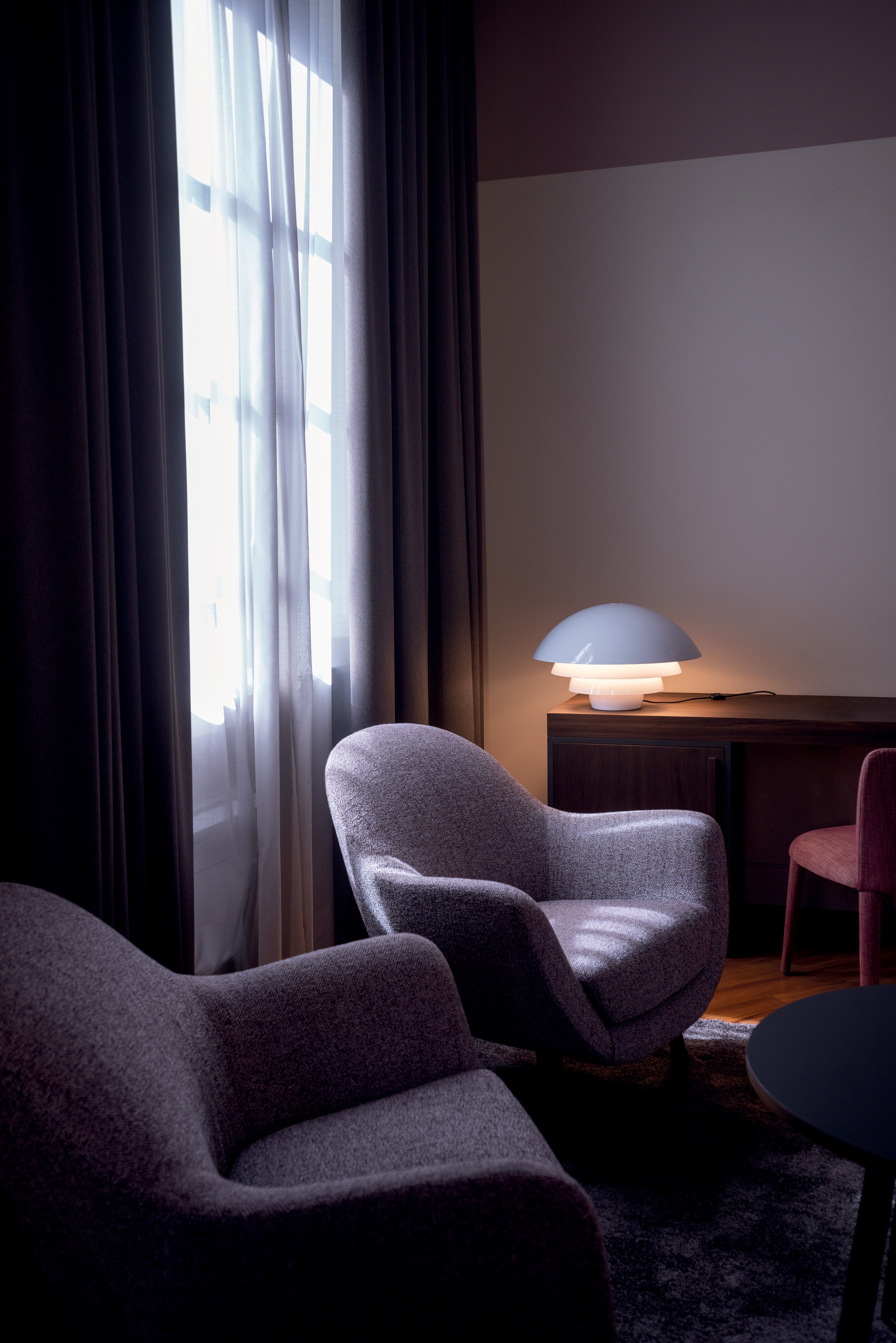 Stolná lampa VISIERE lesklá biela