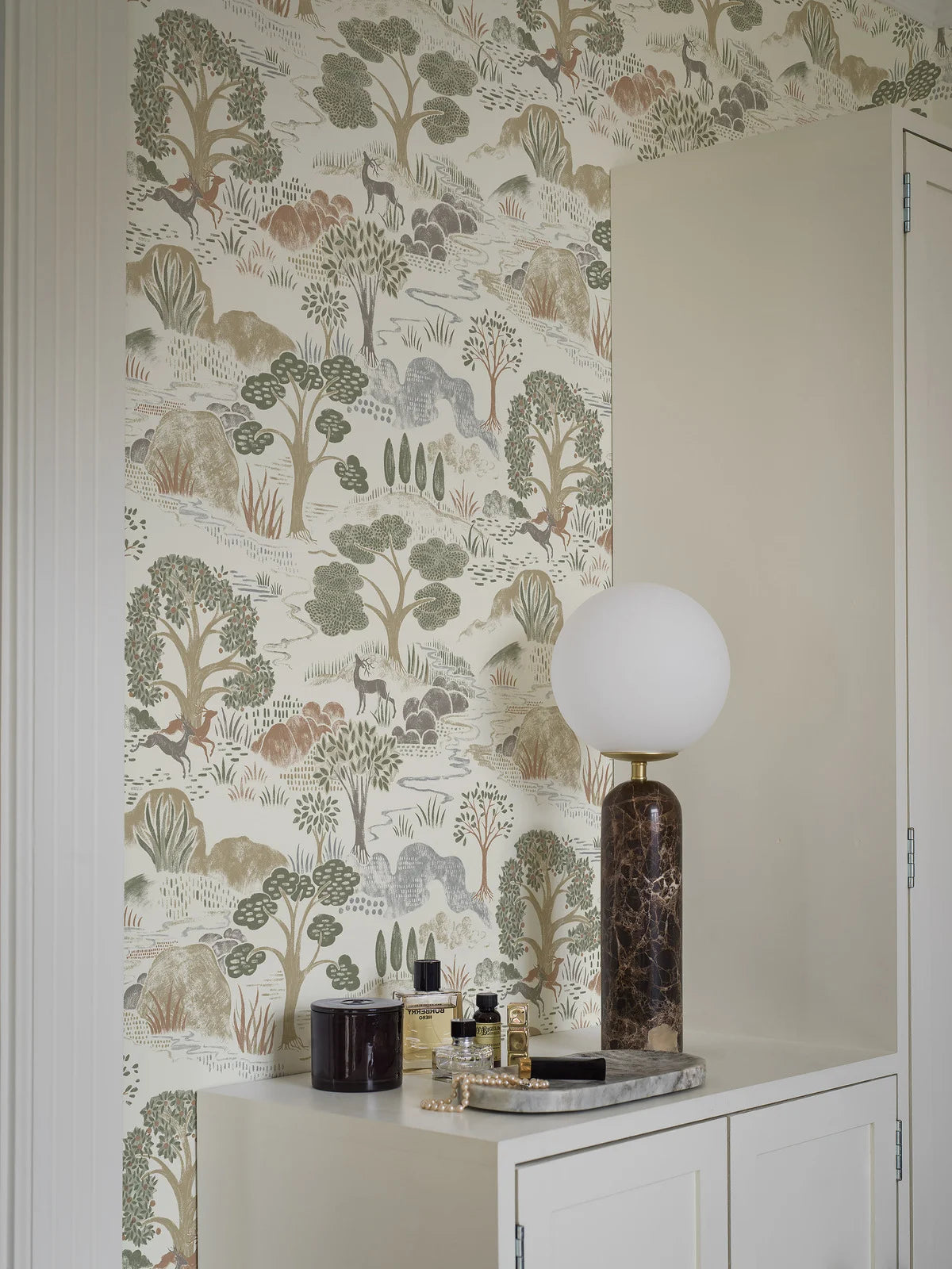 Tapeta s motívom rastlinného krajiny DIANA biela so zelenou