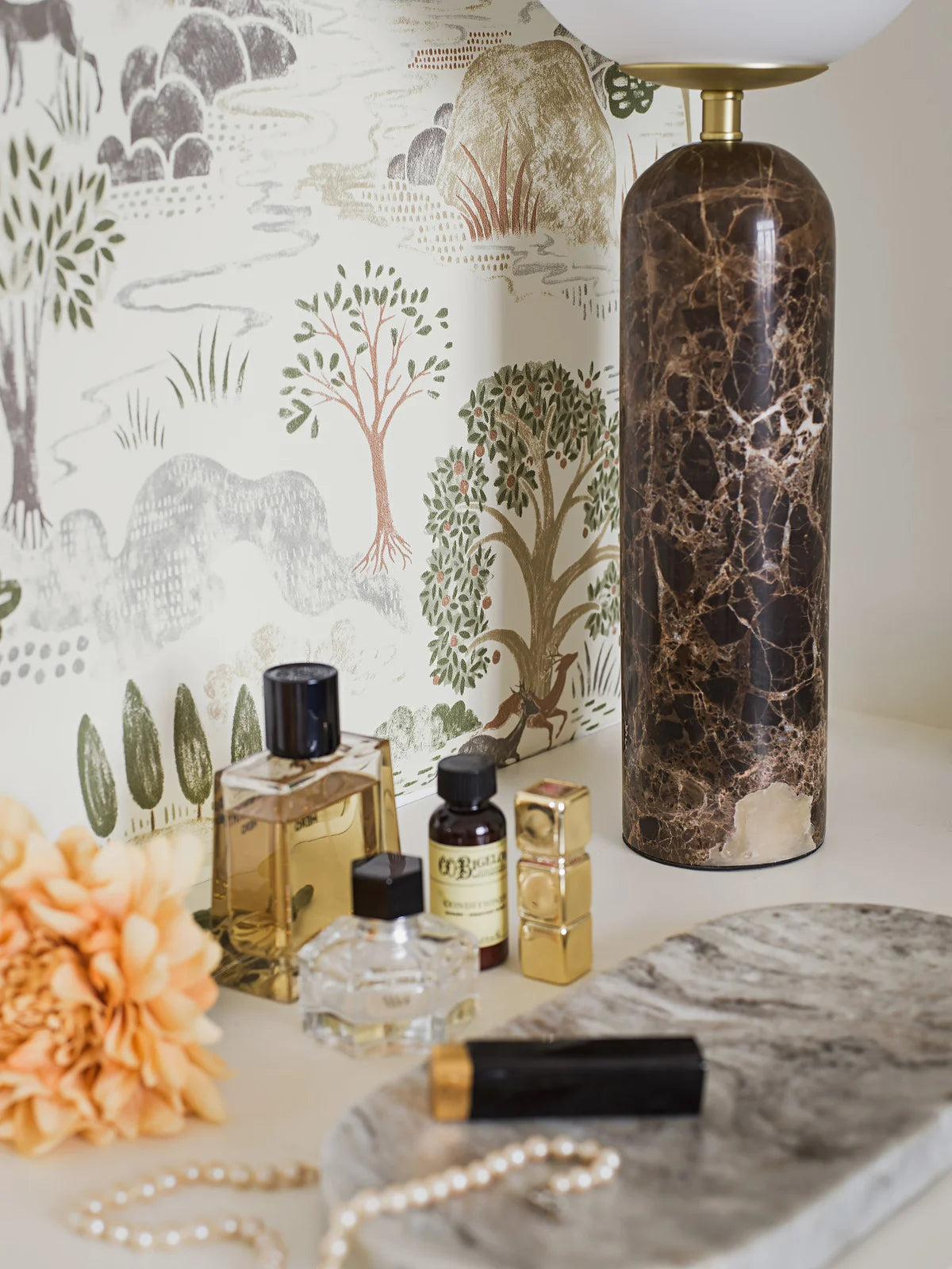 Tapeta s motívom rastlinného krajiny DIANA biela so zelenou