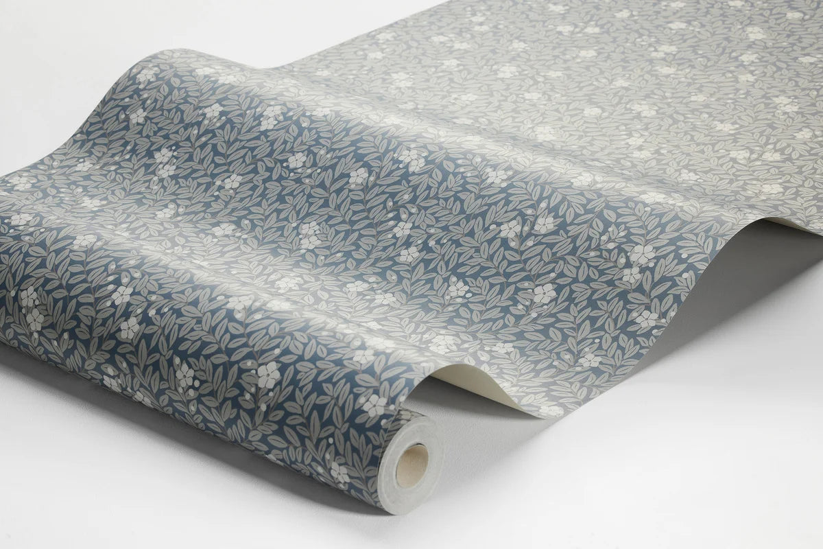 Tapeta s rastlinným motívom kvetov a listov MYRTEN modrá s bielou