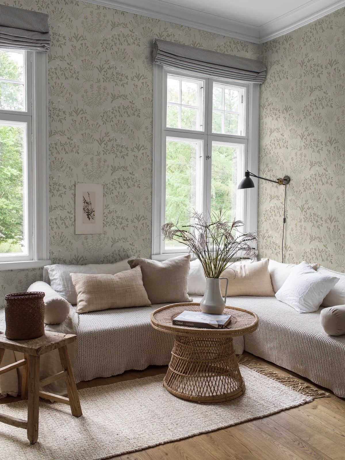 Tapeta s rastlinným motívom kvetov NORAS ANG piesková s hnedou