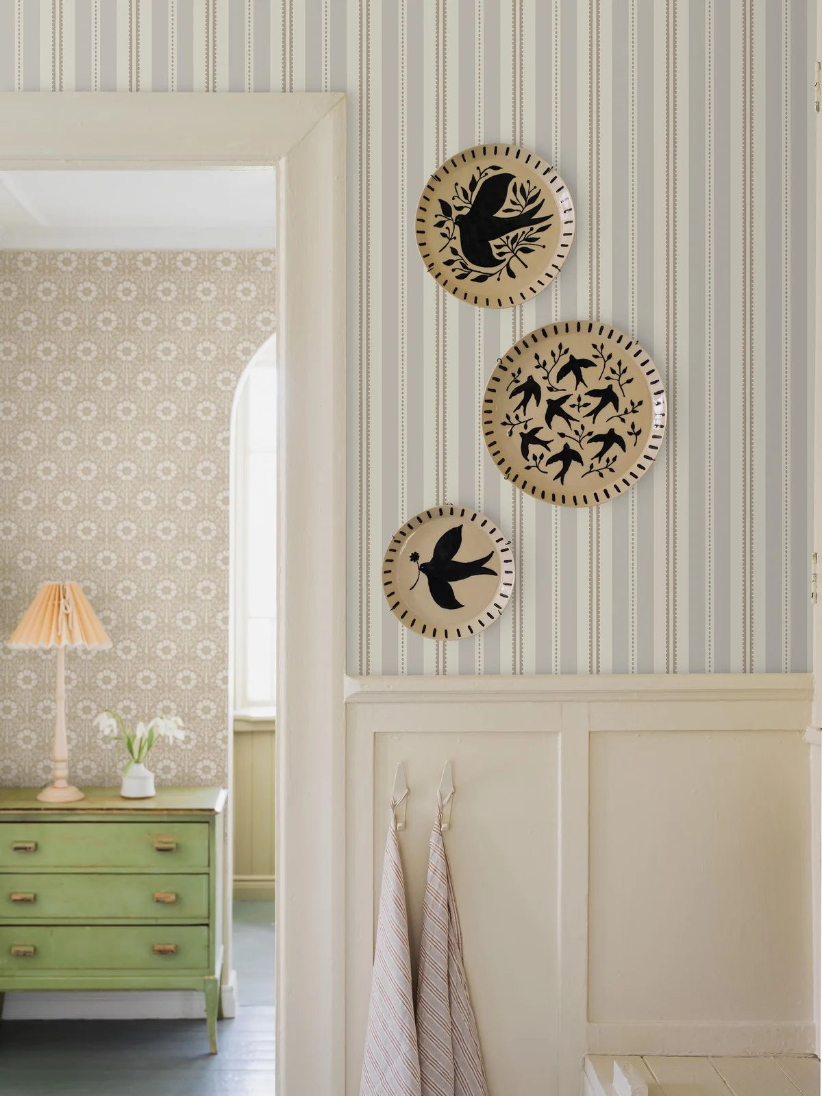 Tapeta s pruhmi HEDDA béžová s hnedou