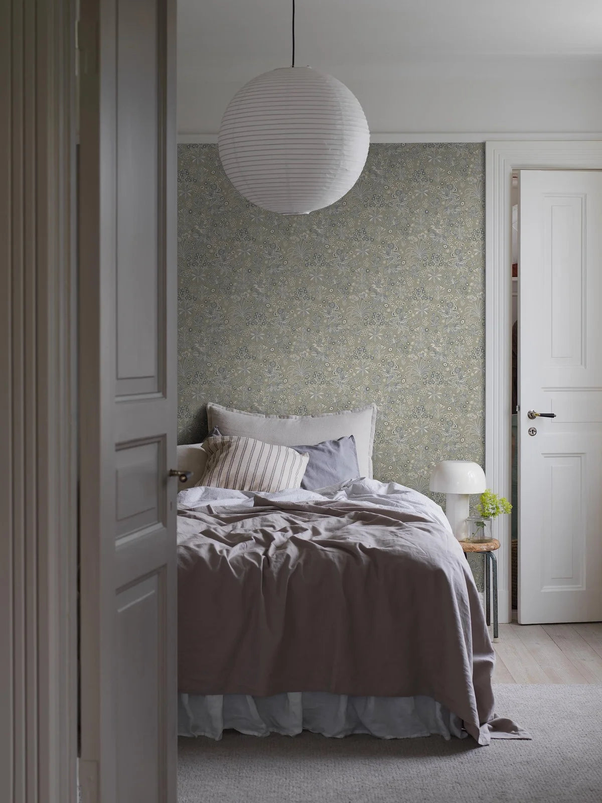 Tapeta s rastlinným motívom kvetov TUVA khaki s krémovou farbou