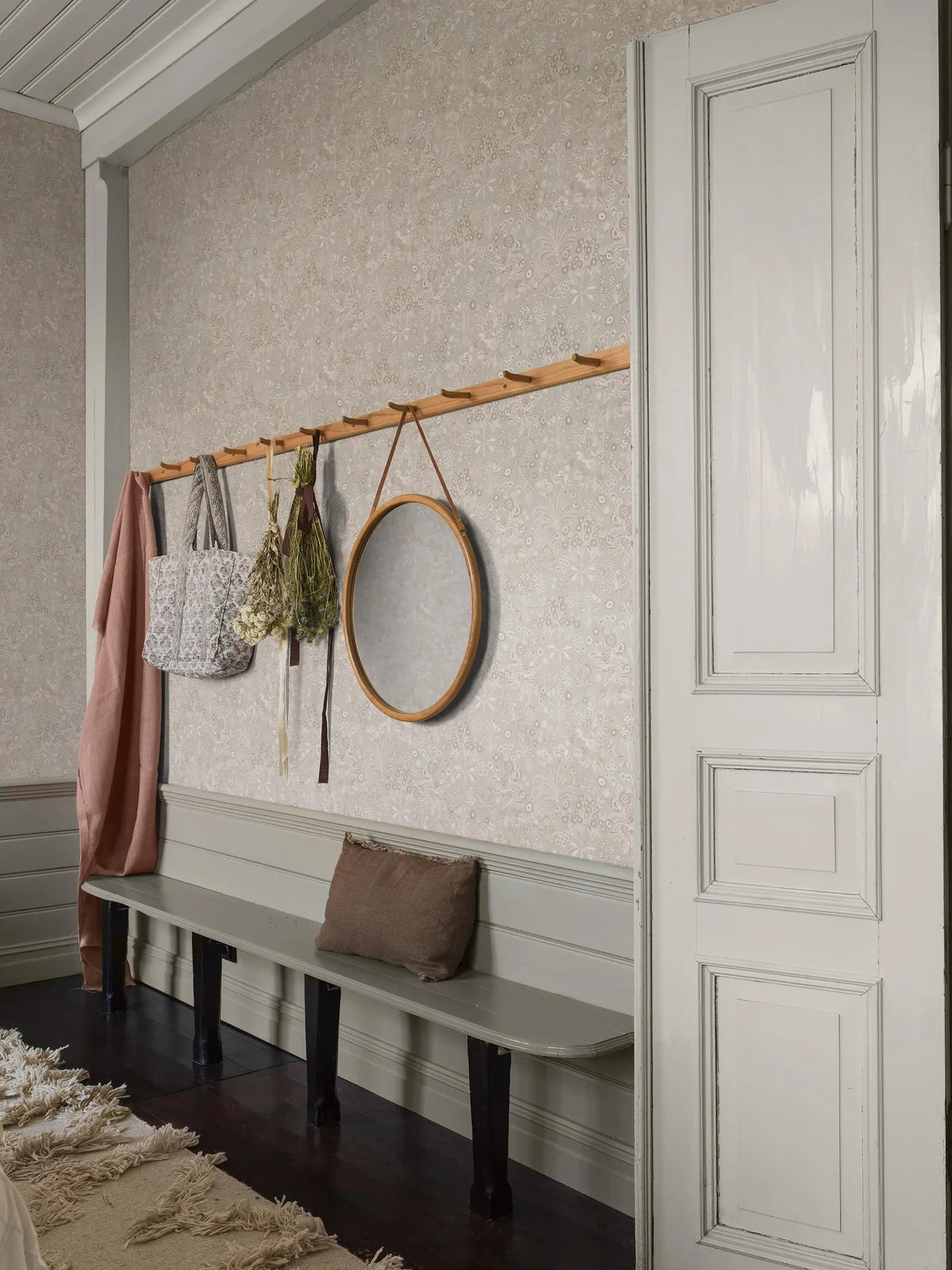 Tapeta s rastlinným motívom kvetov TUVA béžová s krémovou