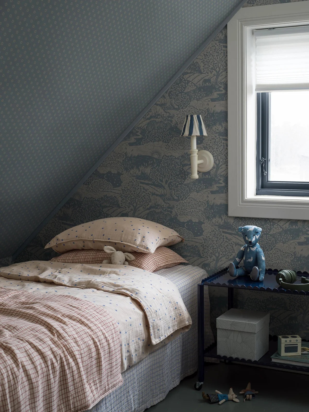 Detská tapeta s krajinou SOLANGEN modrá s béžovou