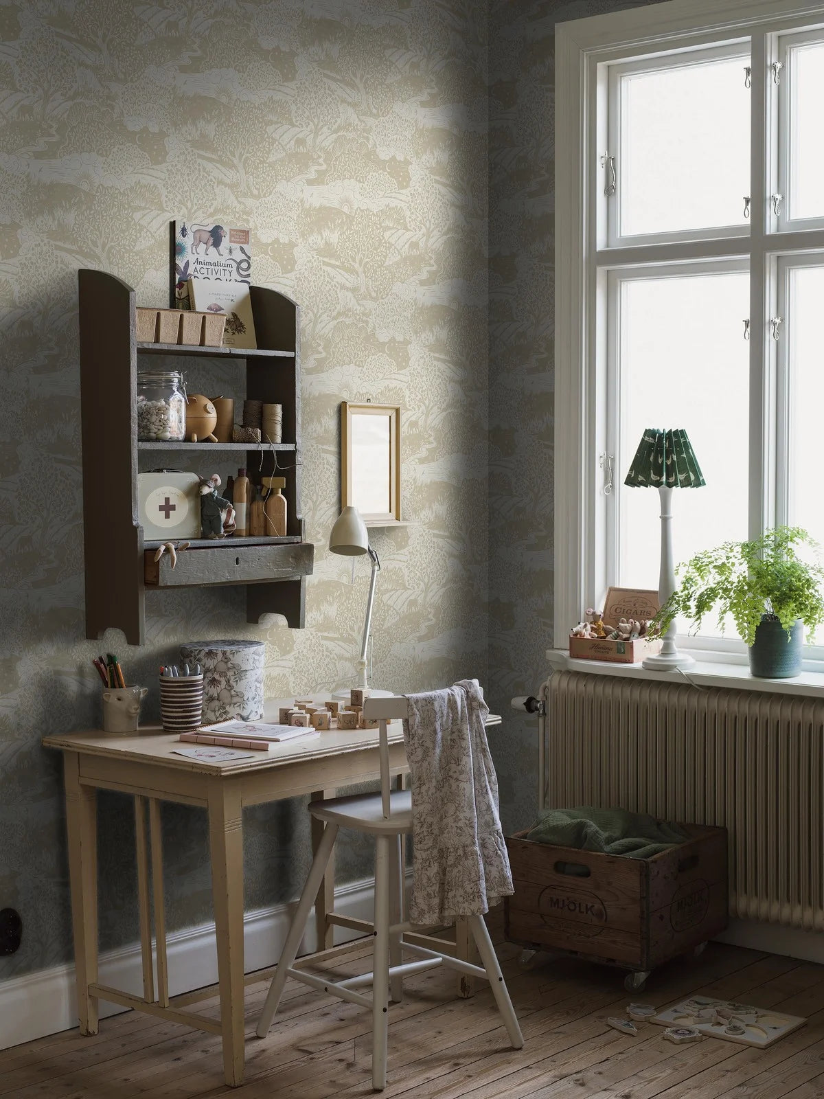 Detská tapeta s krajinou SOLANGEN béžová s bielou