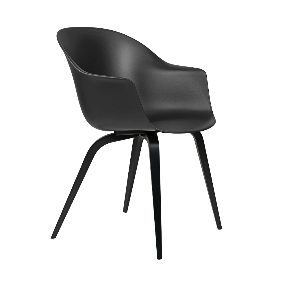 Stolička BAT čierna s čiernym bukovým podstavcom