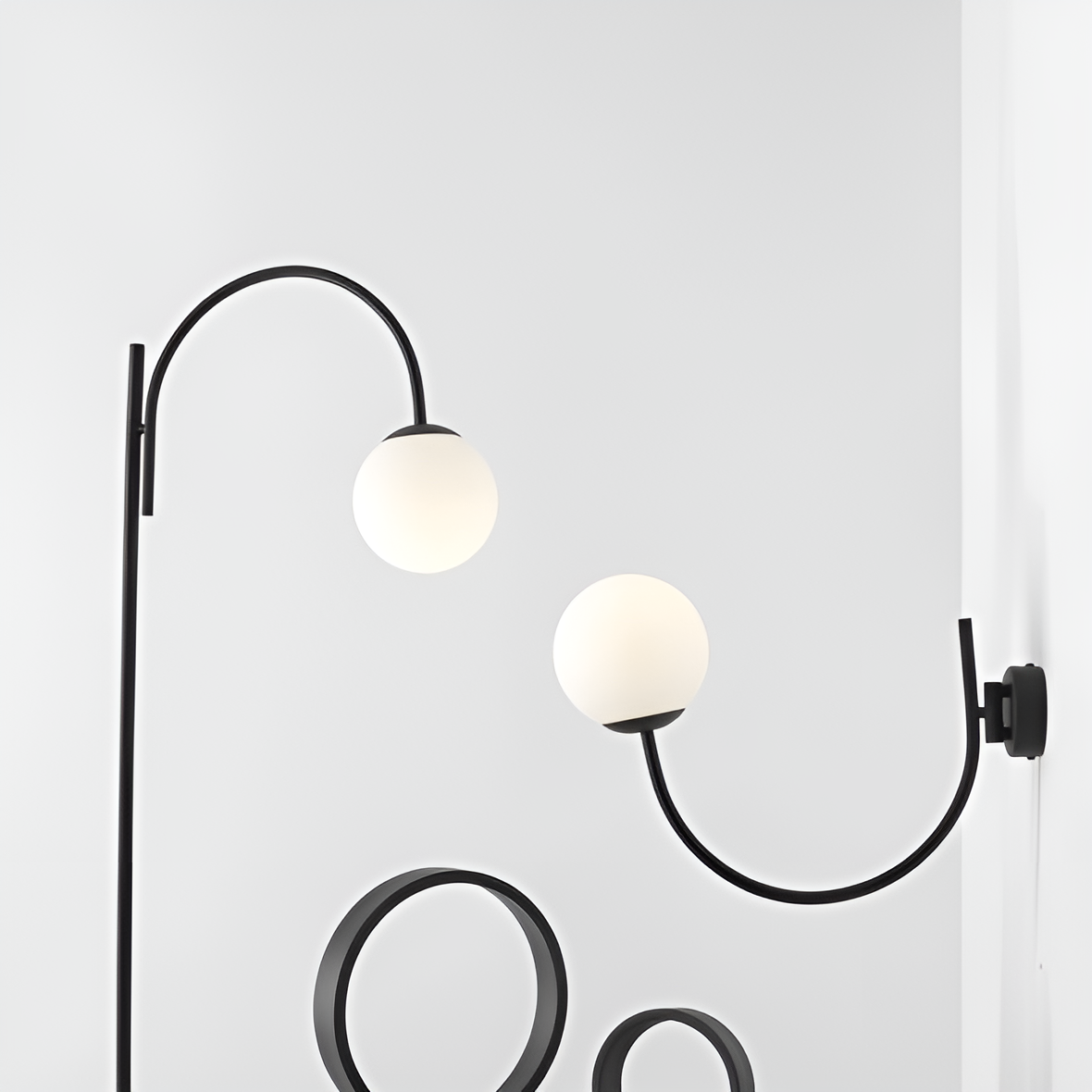 Black wall lamp with arm NAVE