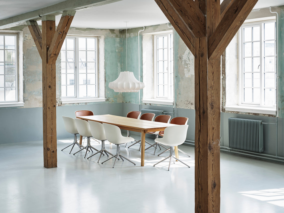 Čalúnená kancelárska stolička HYG 4L biela s čiernym podstavcom