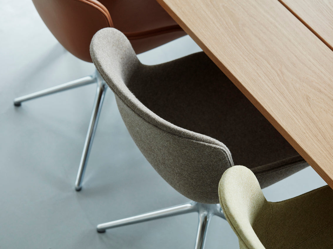 HYG 4L Upholstered Office chair with an aluminum base