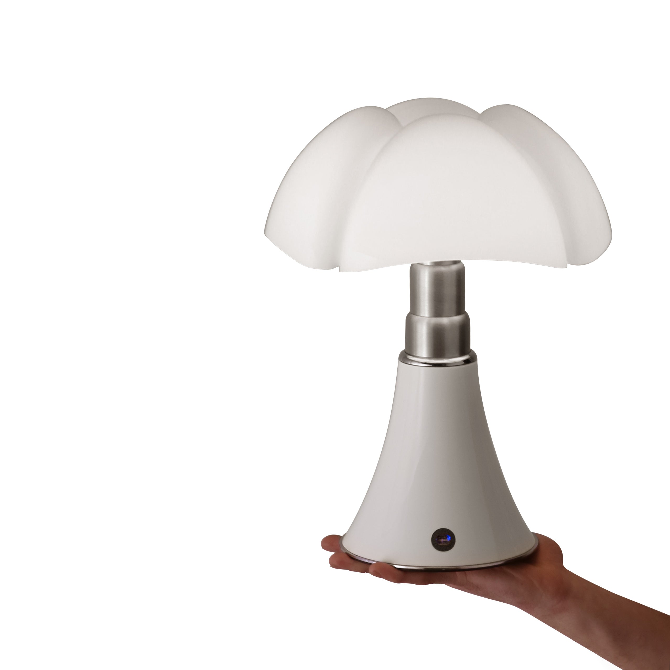 Stolná lampa MINIPIPISTRELLO s opálovým tienidlo a bielym podstavcom