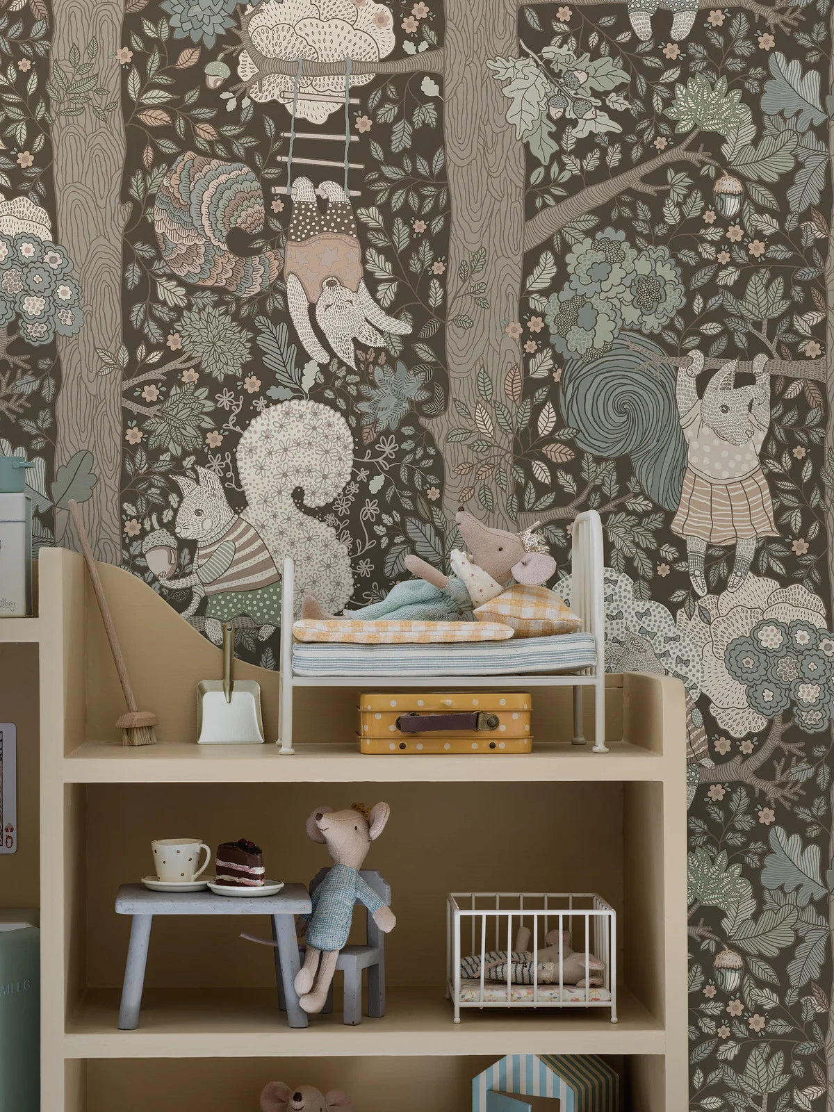 Detská tapeta s motívom rozprávkového lesa CHARLIE hnedá s bielou