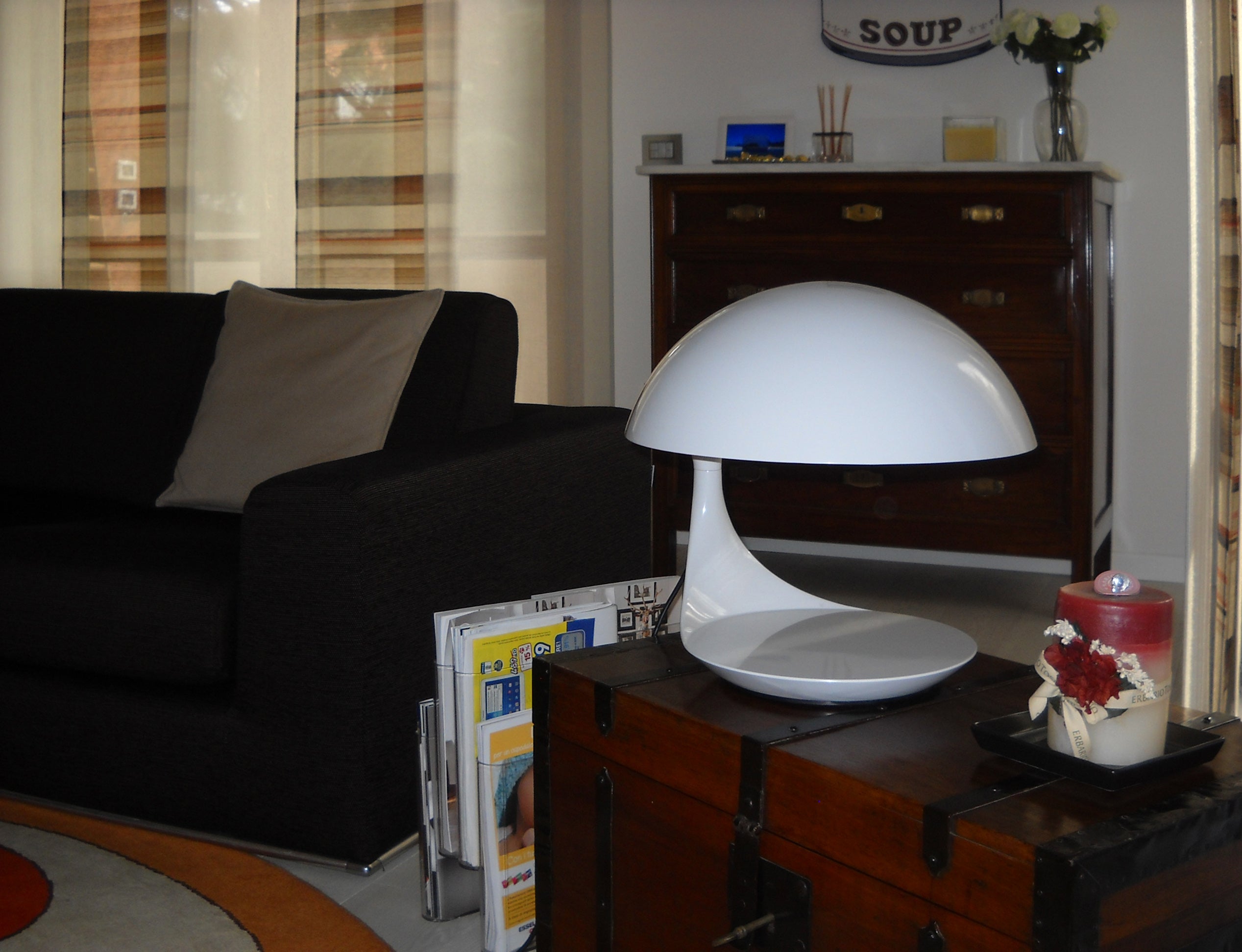 Cobra Table Lamp in Glossy White