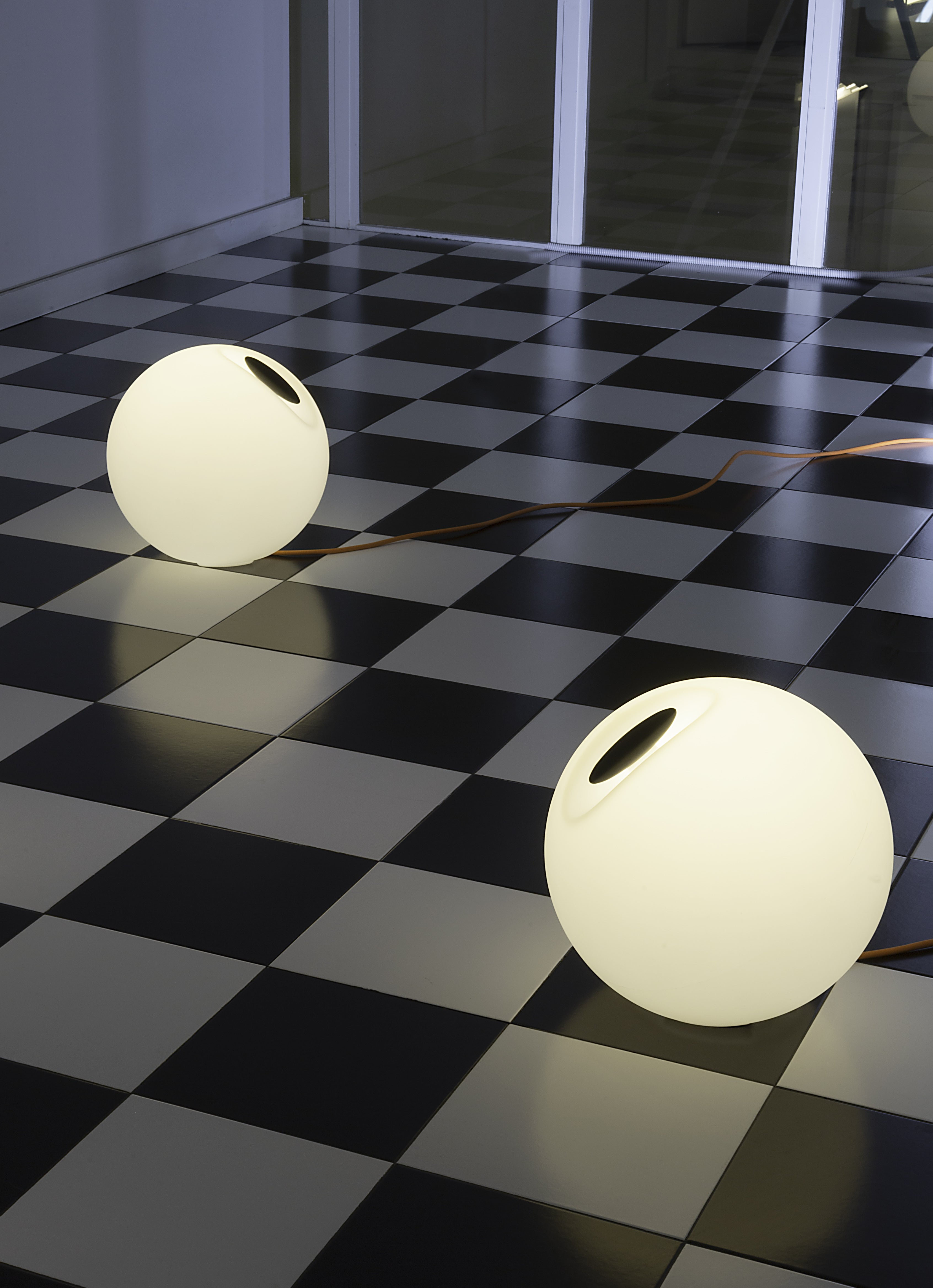 Biela vonkajšia podlahová lampa BOWL