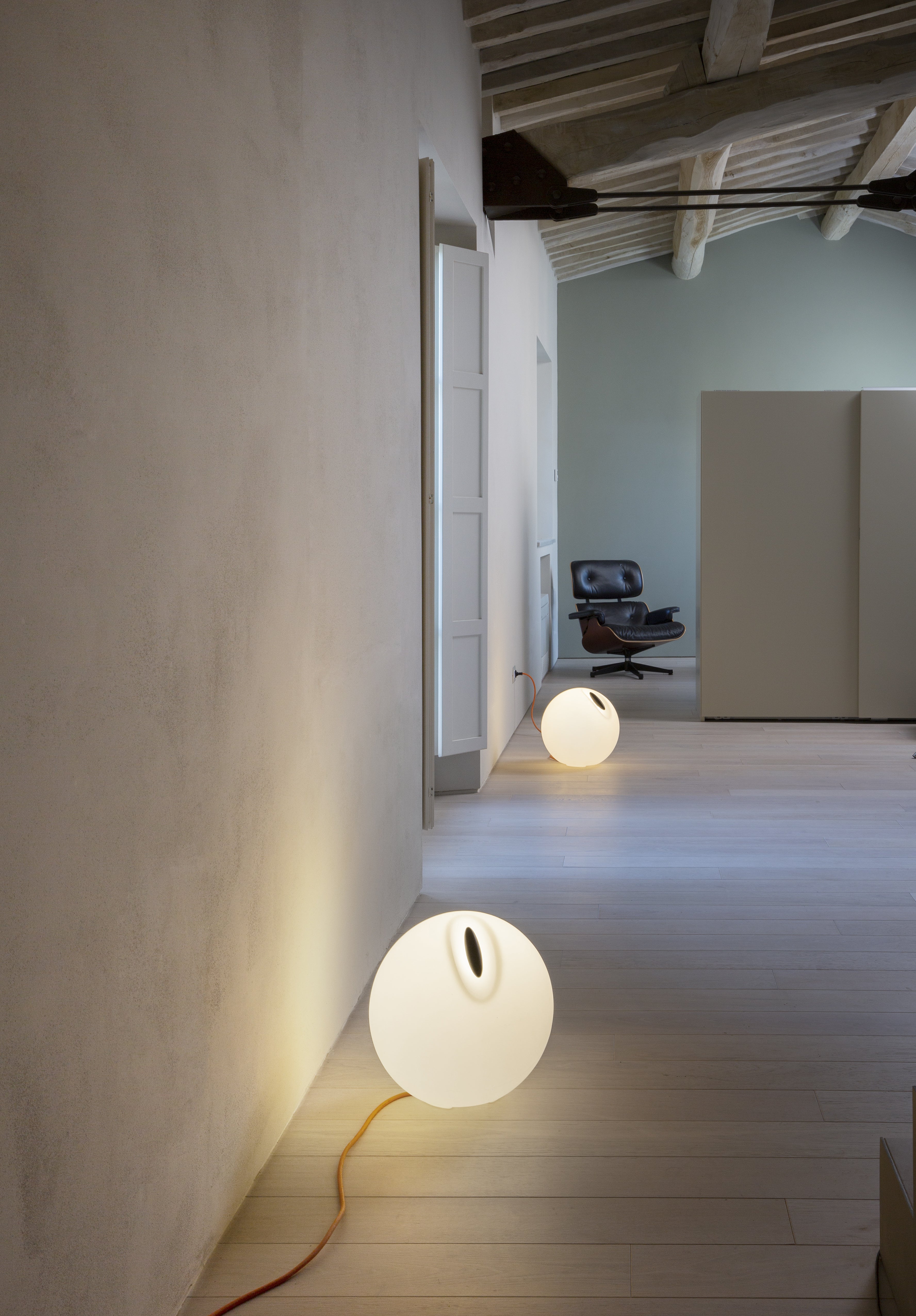 Biela vonkajšia podlahová lampa BOWL